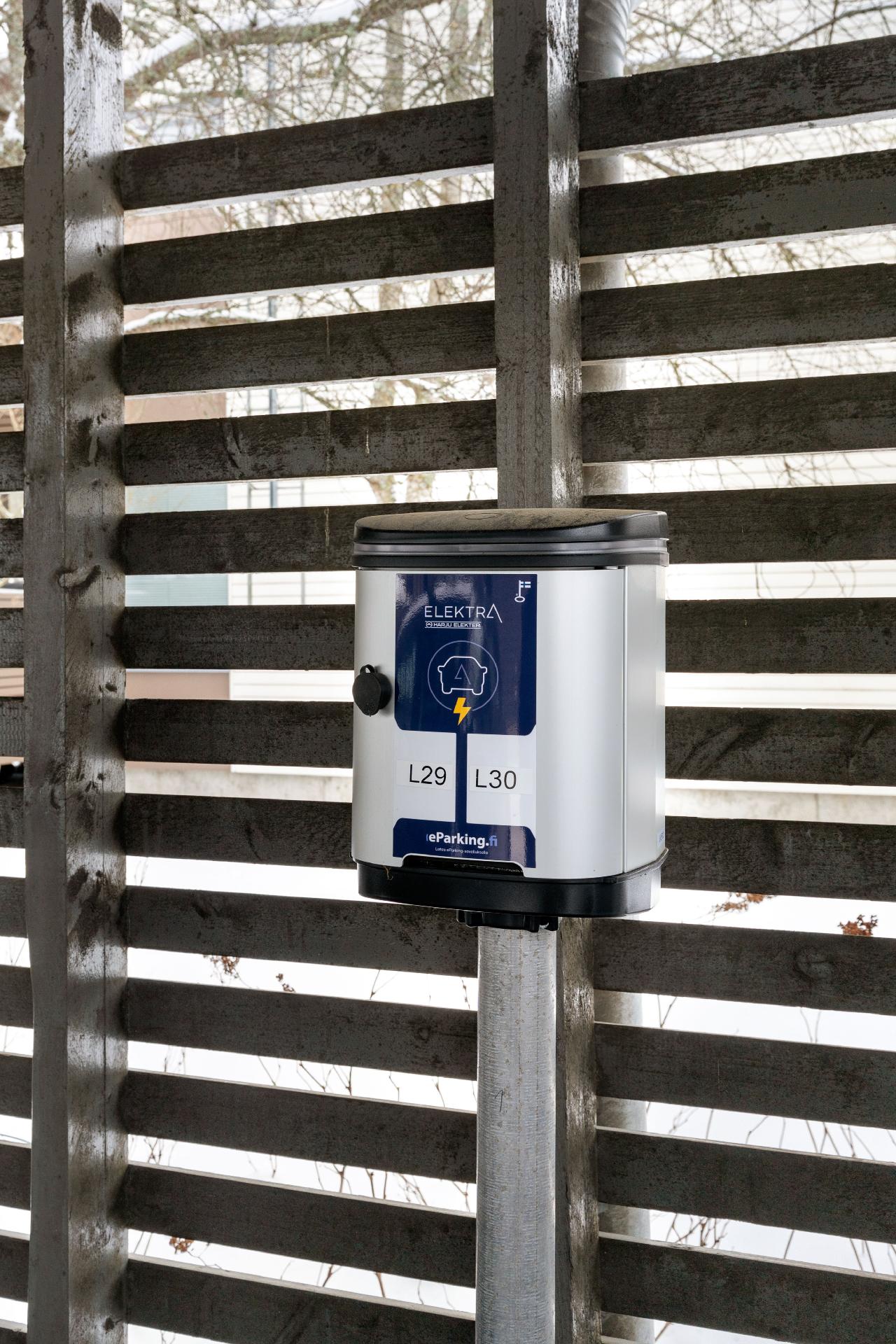 Sähköauton hidaslataus mahdollisuus.