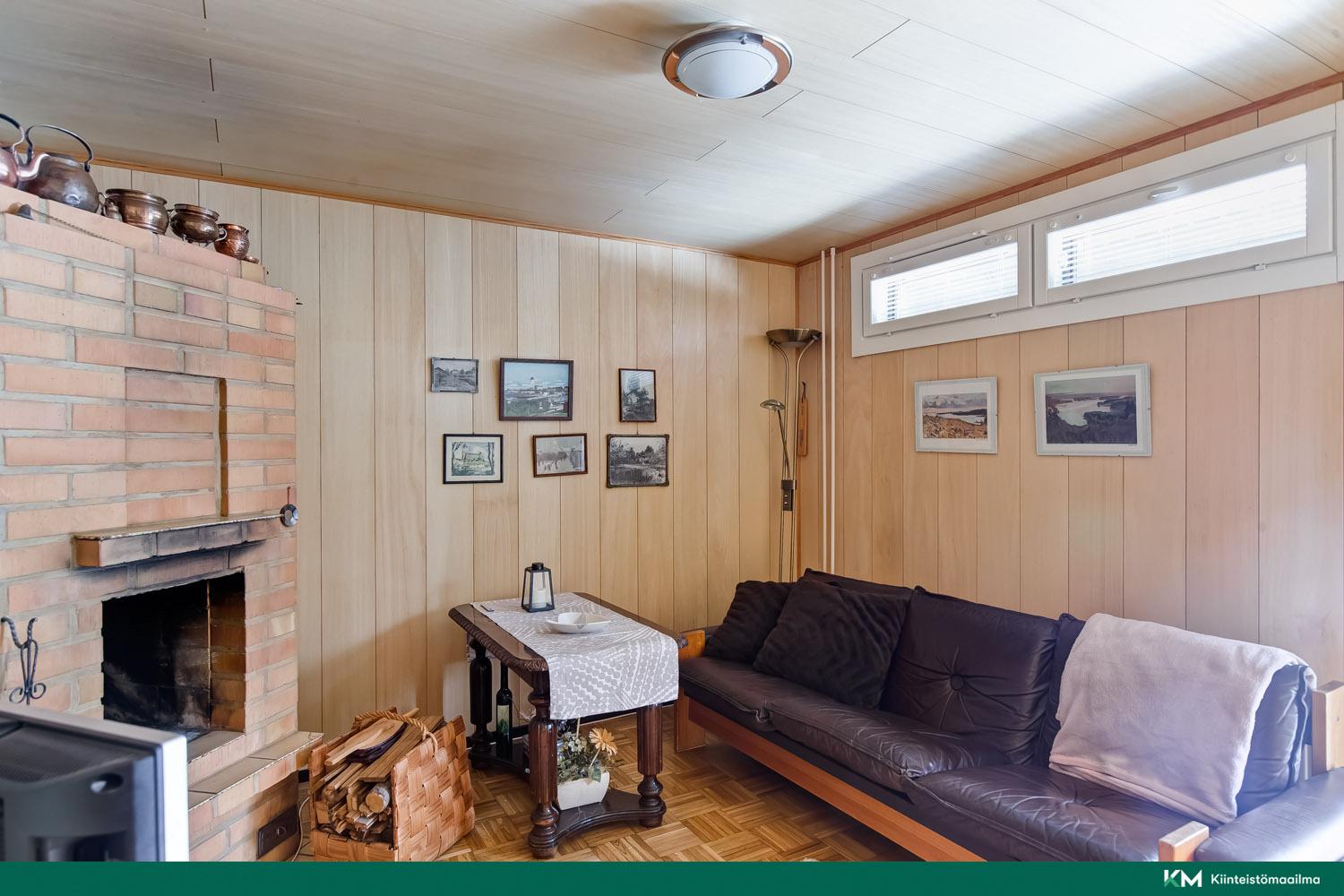 Alakerran takkahuone