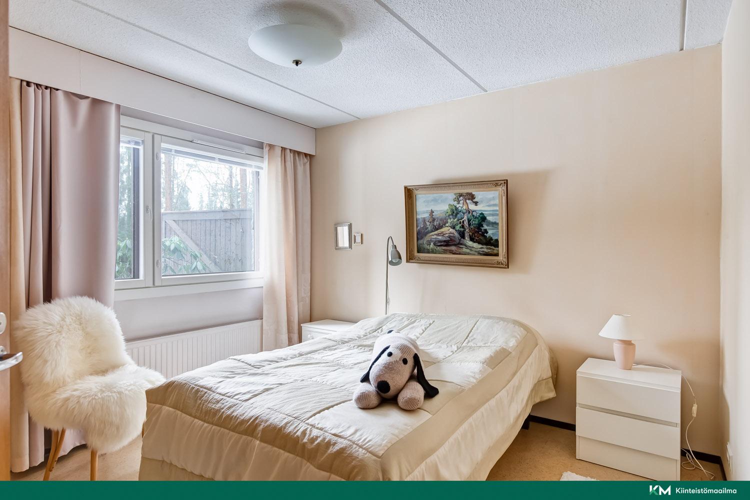 Alakerran makuuhuone