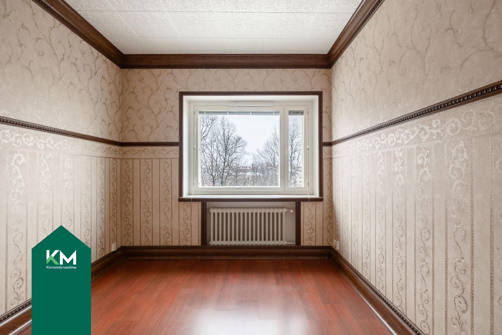 Päämakuuhuoneessa näyttävät ja ilmettä antavat listat