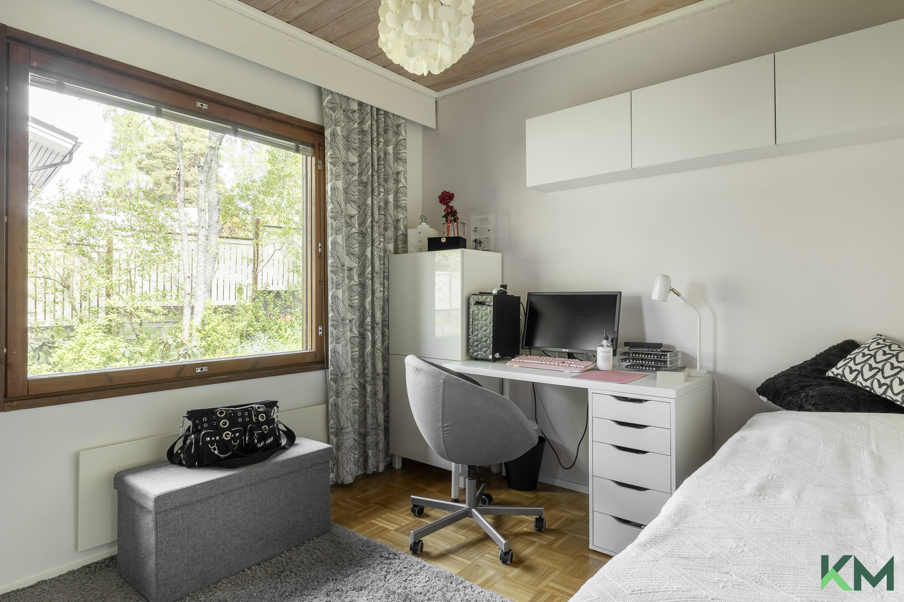 Alakerran makuuhuone