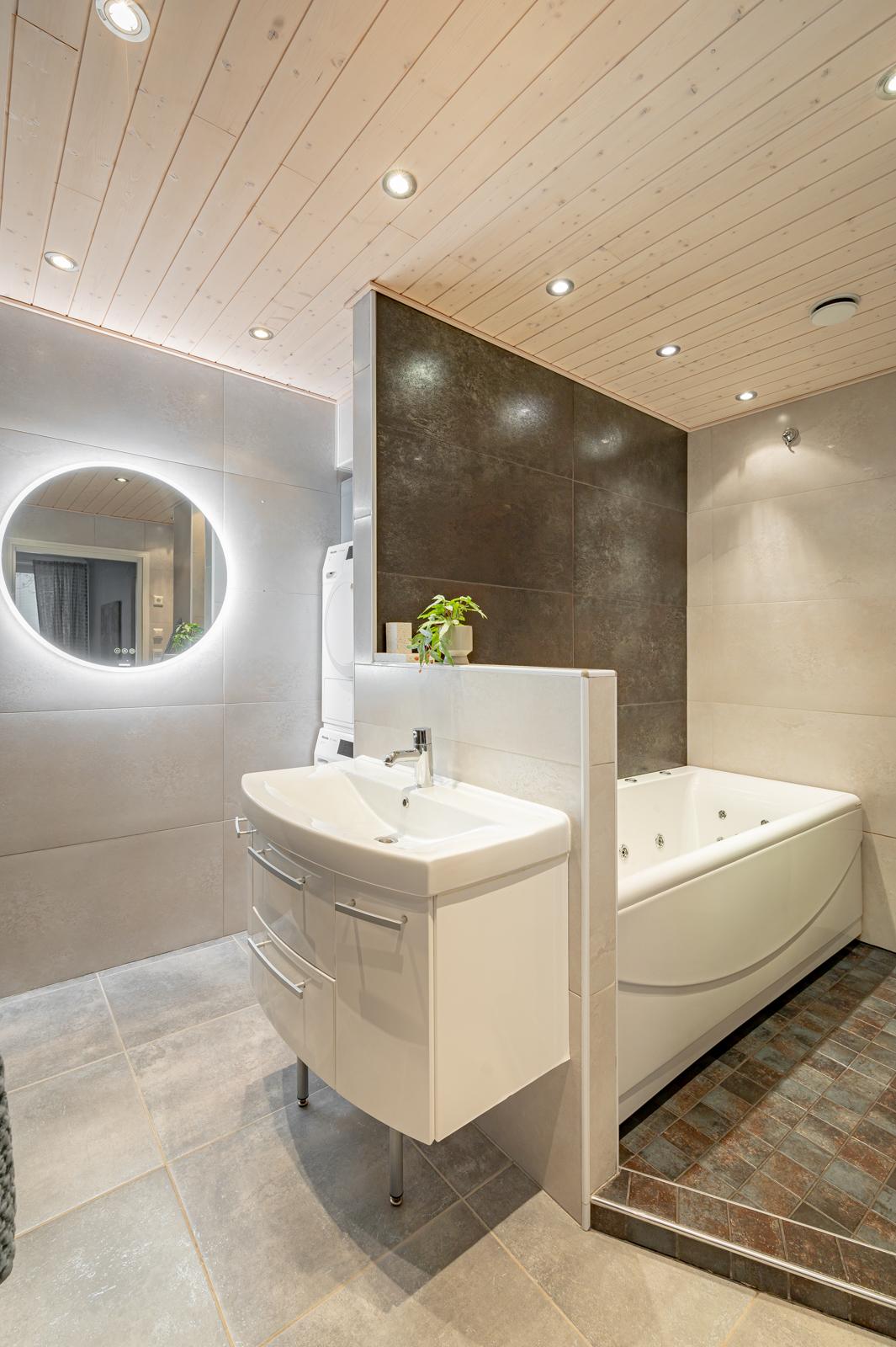 Munkkiniemen puistotie 11, Munkkiniemi, Helsinki