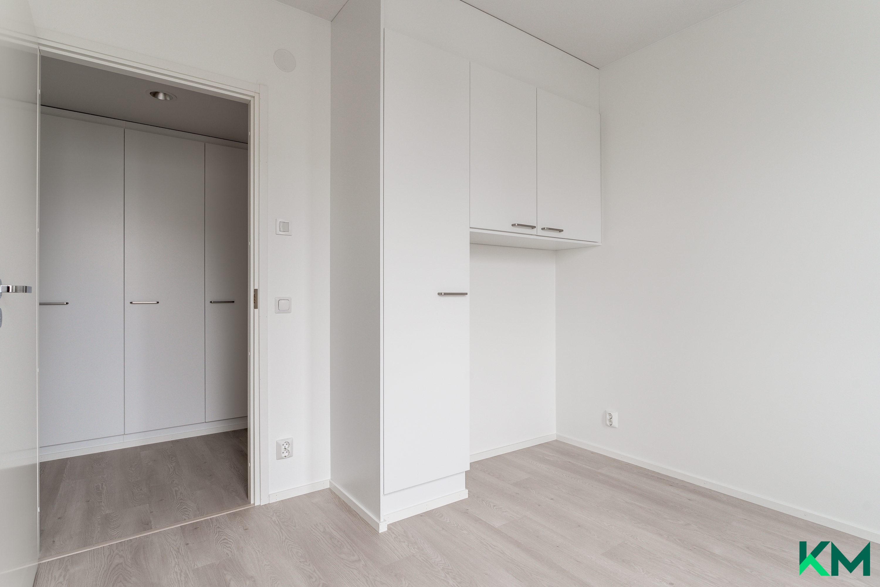 Makuuhuone ikkunoilta päin