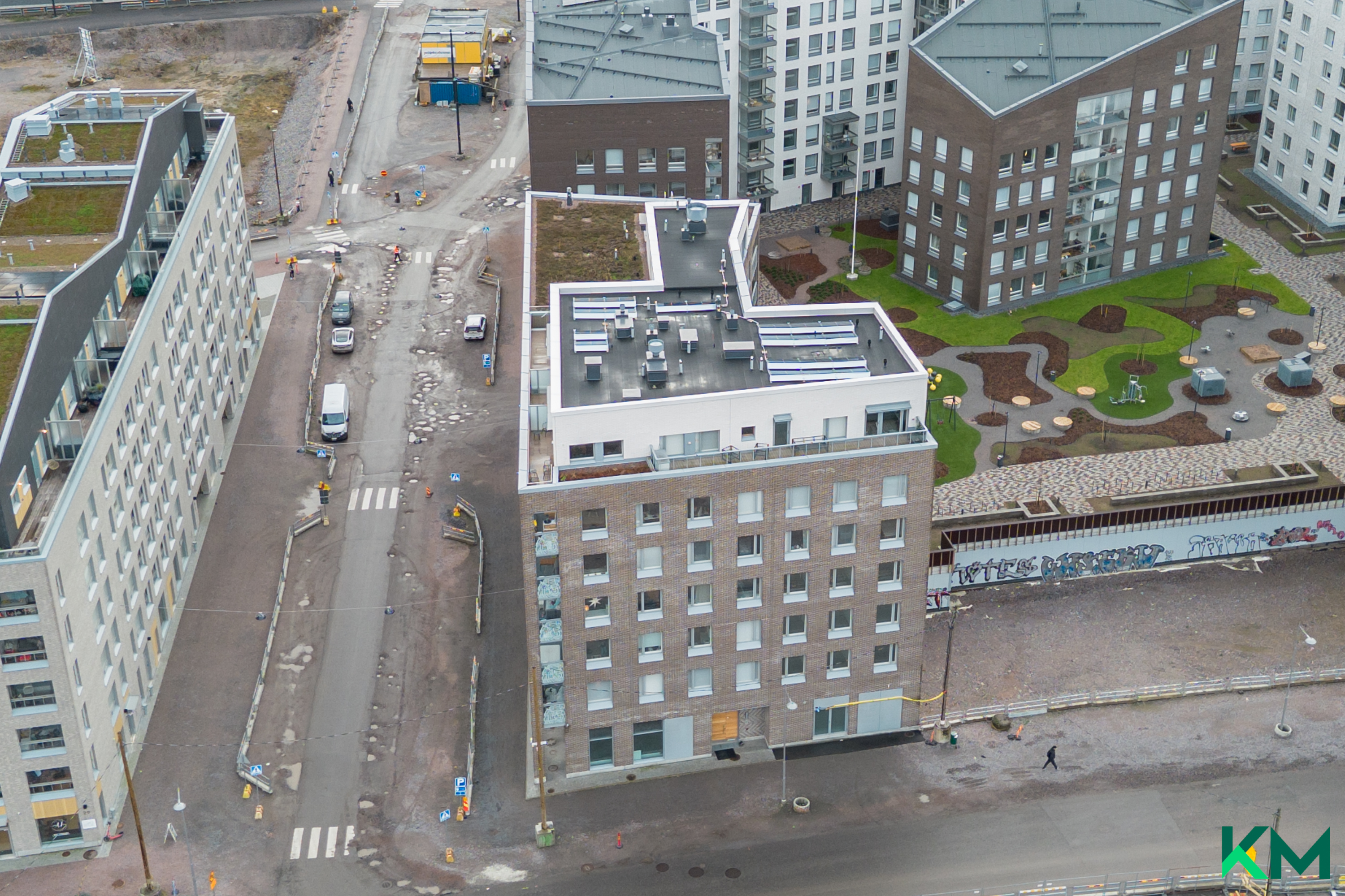 Yhtiöllä jaettu sisäpiha naapuri yhtiöiden kanssa