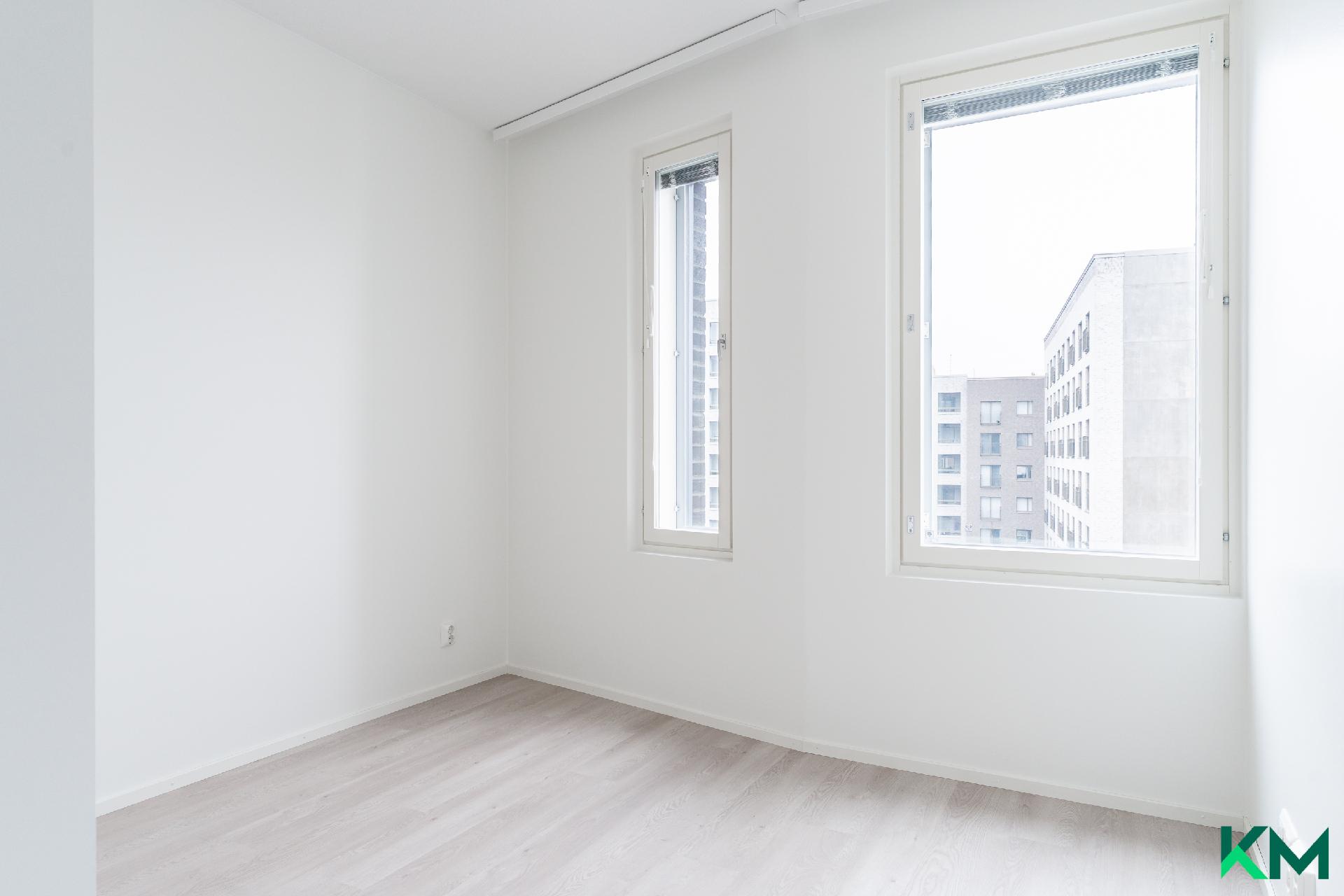 Ensimmäinen makuuhuone sisäpihan puolella