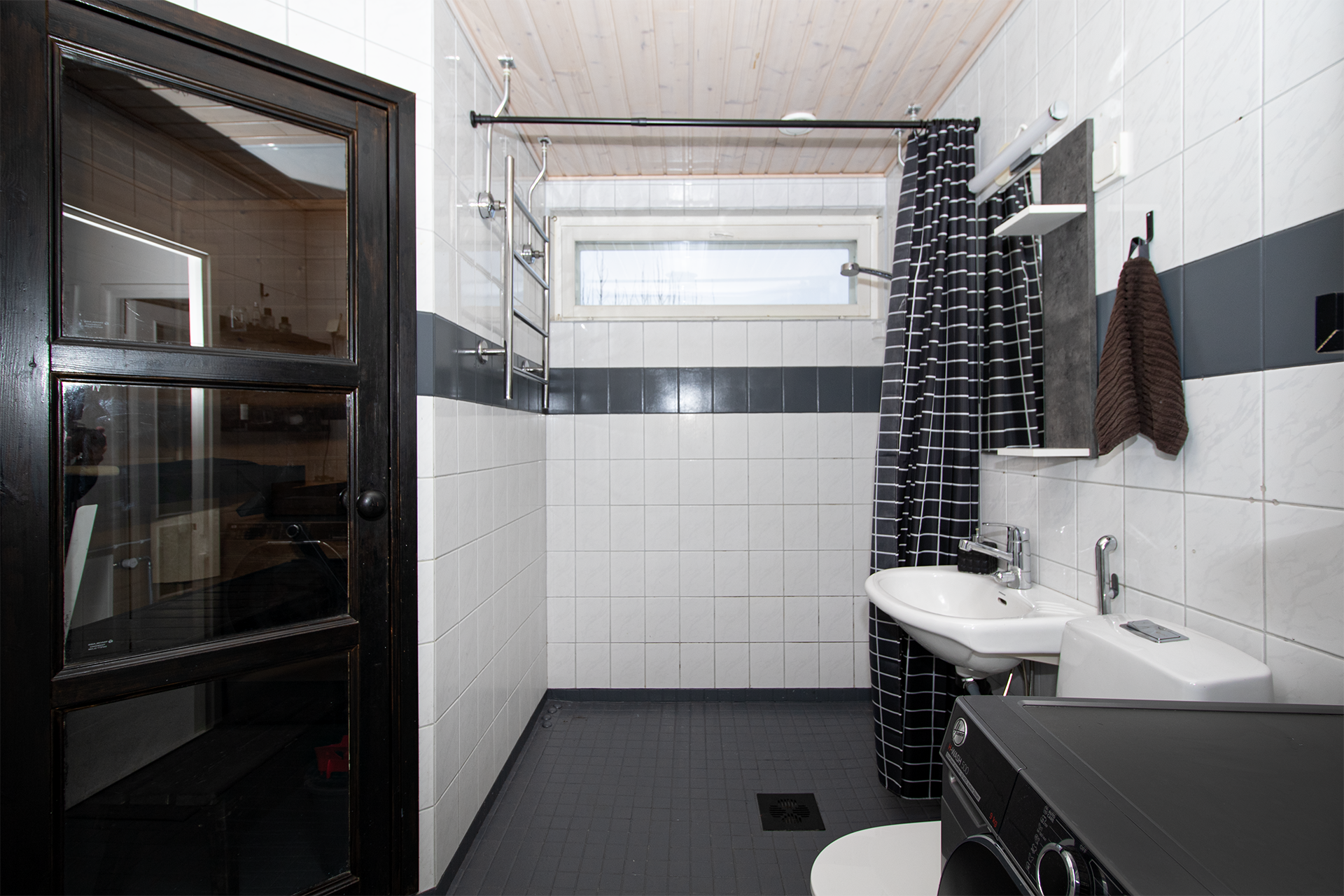 Ikkunallinen kylpyhuone