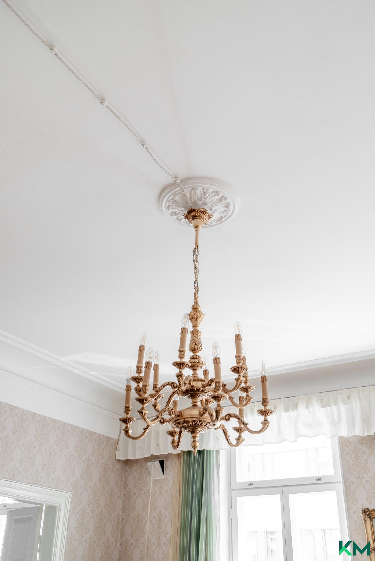 Asunnosta löytyy useita uusrenesanssi tyyliä mukailevia yksityiskohtia