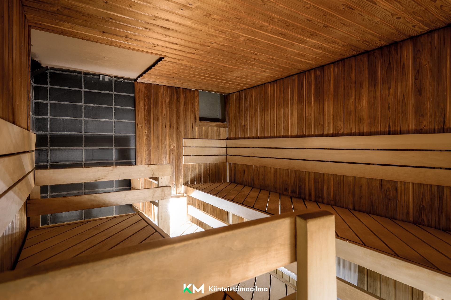 Iso tilava löylyhuone