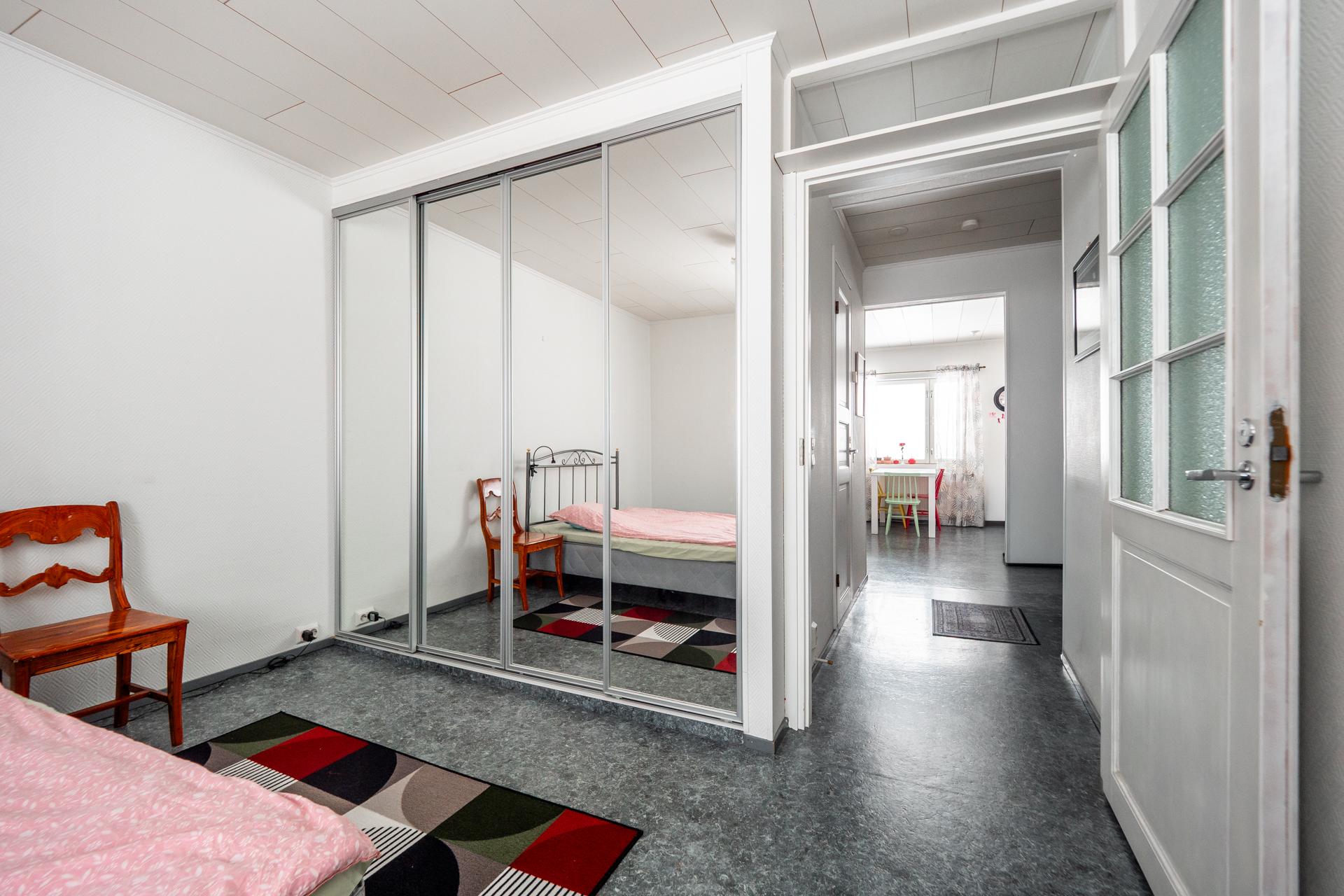 Hiirosentie 52, Karjasilta, Oulu