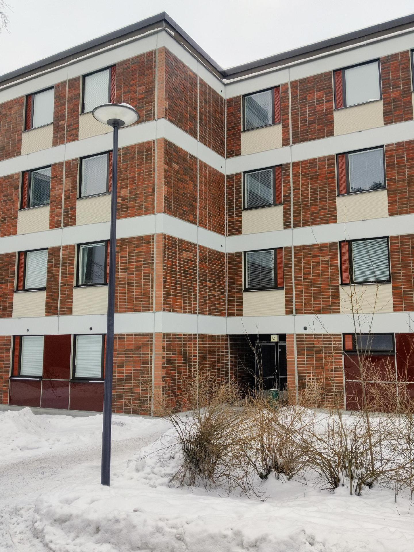 C-rappuun on kulku myös talon toiselta puolelta.