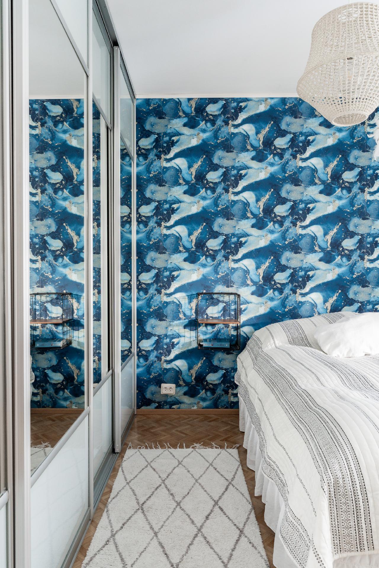 Liukuovikomeron takana hyvin säilytystilaa