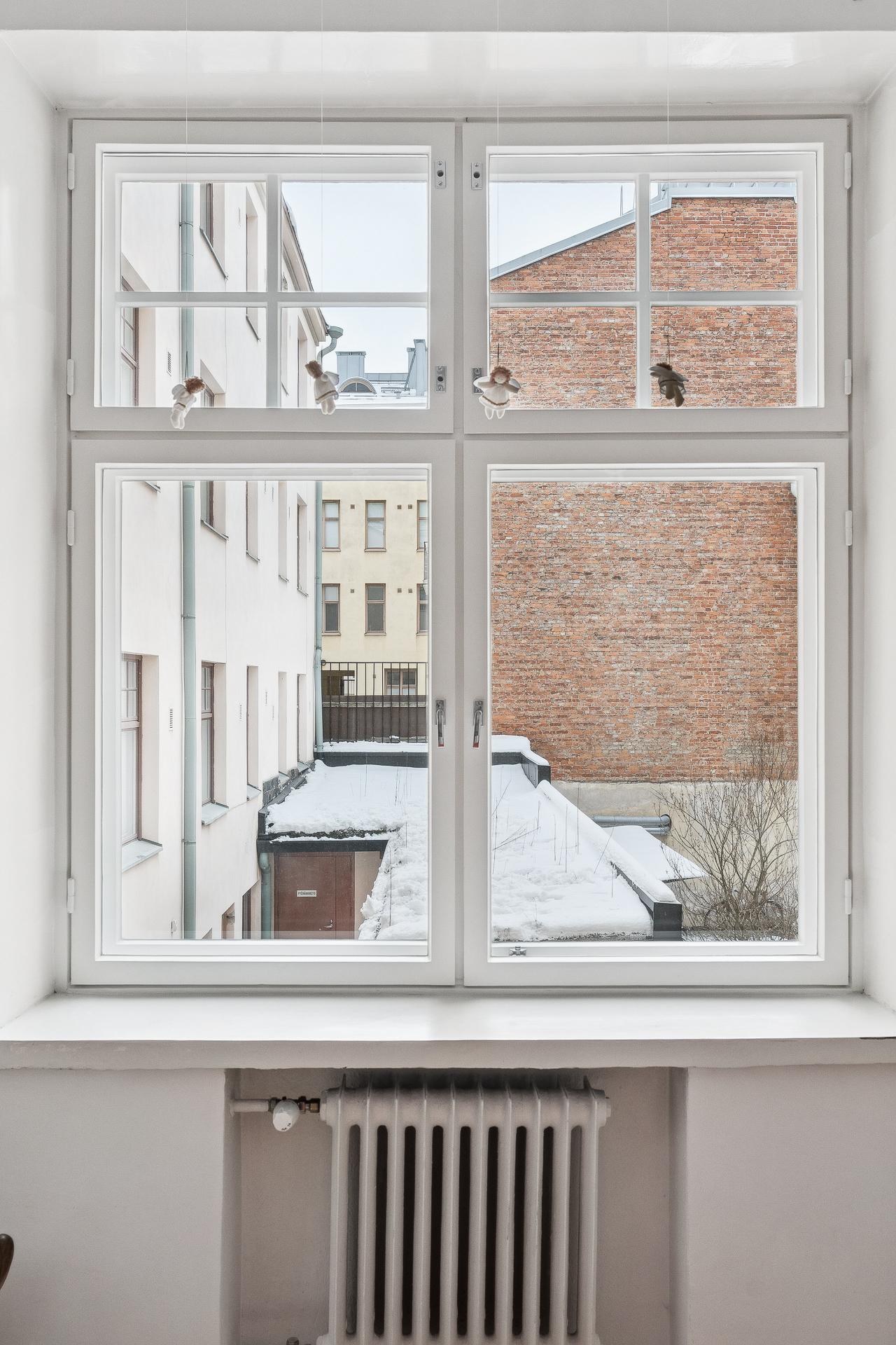 Ikkunanäkymä keittiöstä