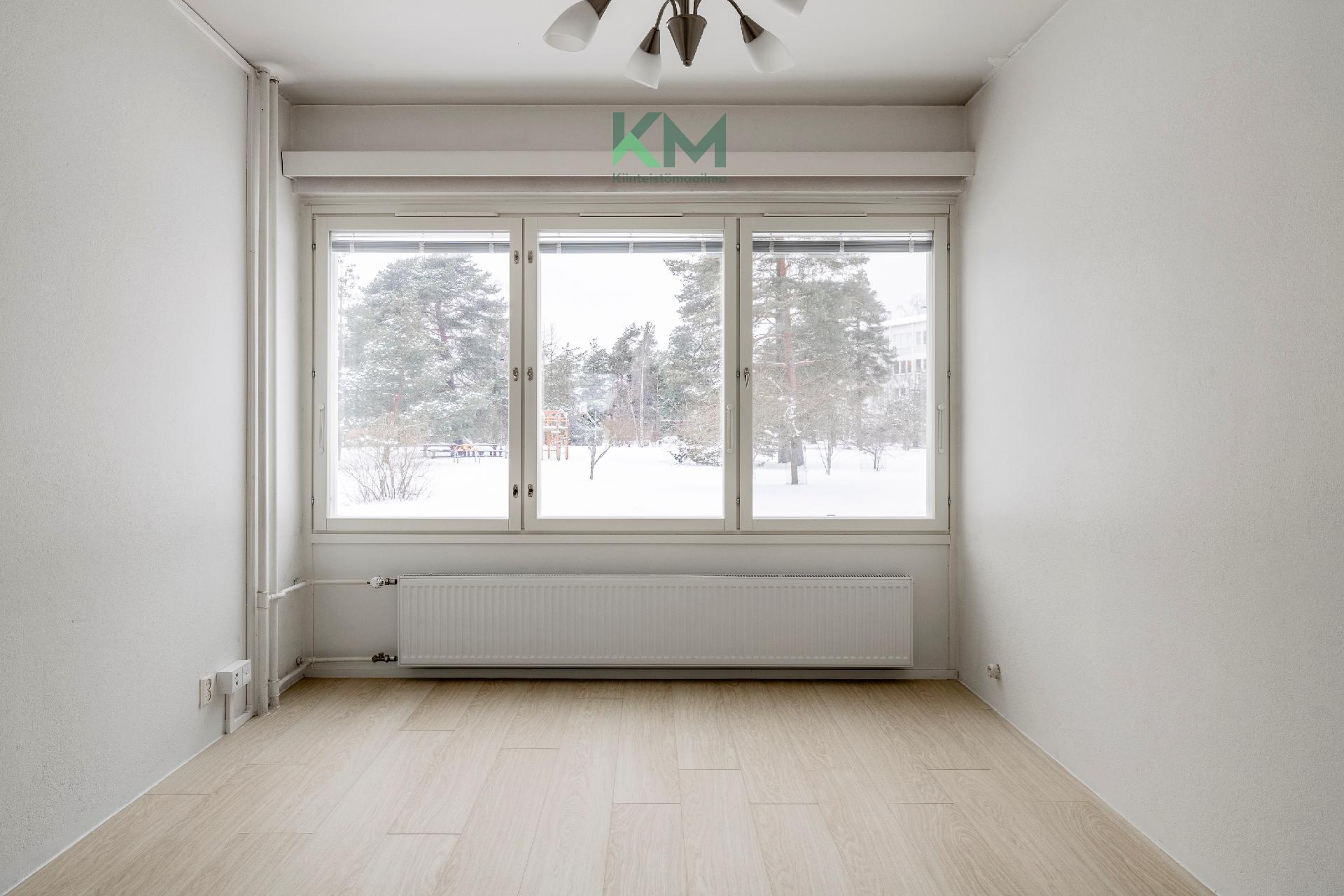 Ikkunoista on rauhalliset näkymät pihalle