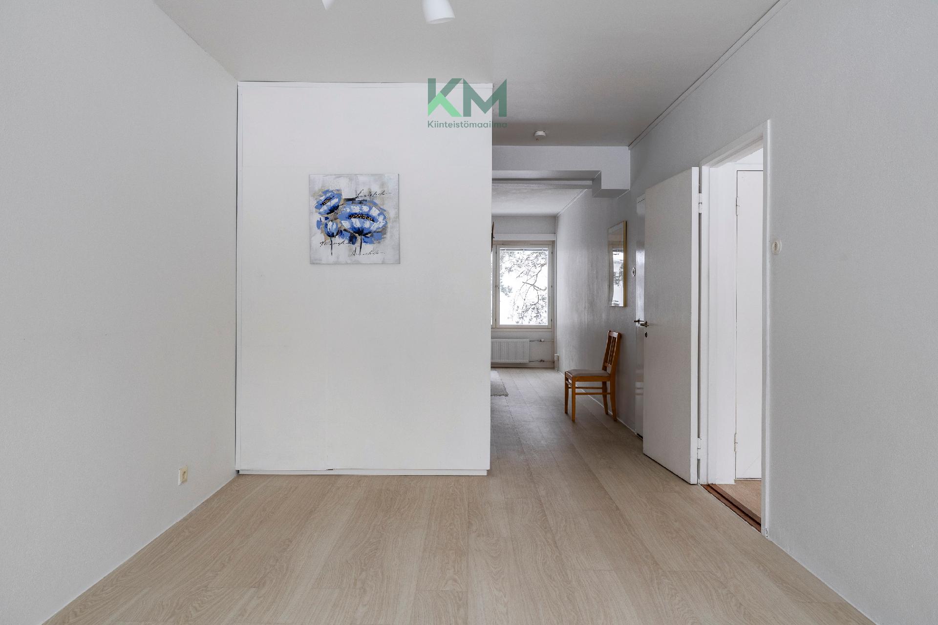 Läpitalon huoneistossa riittää tilaa!