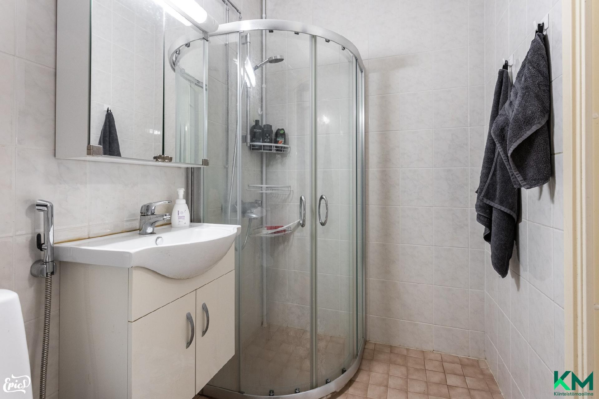 Kylpyhuone remontoitu vuonna 2015