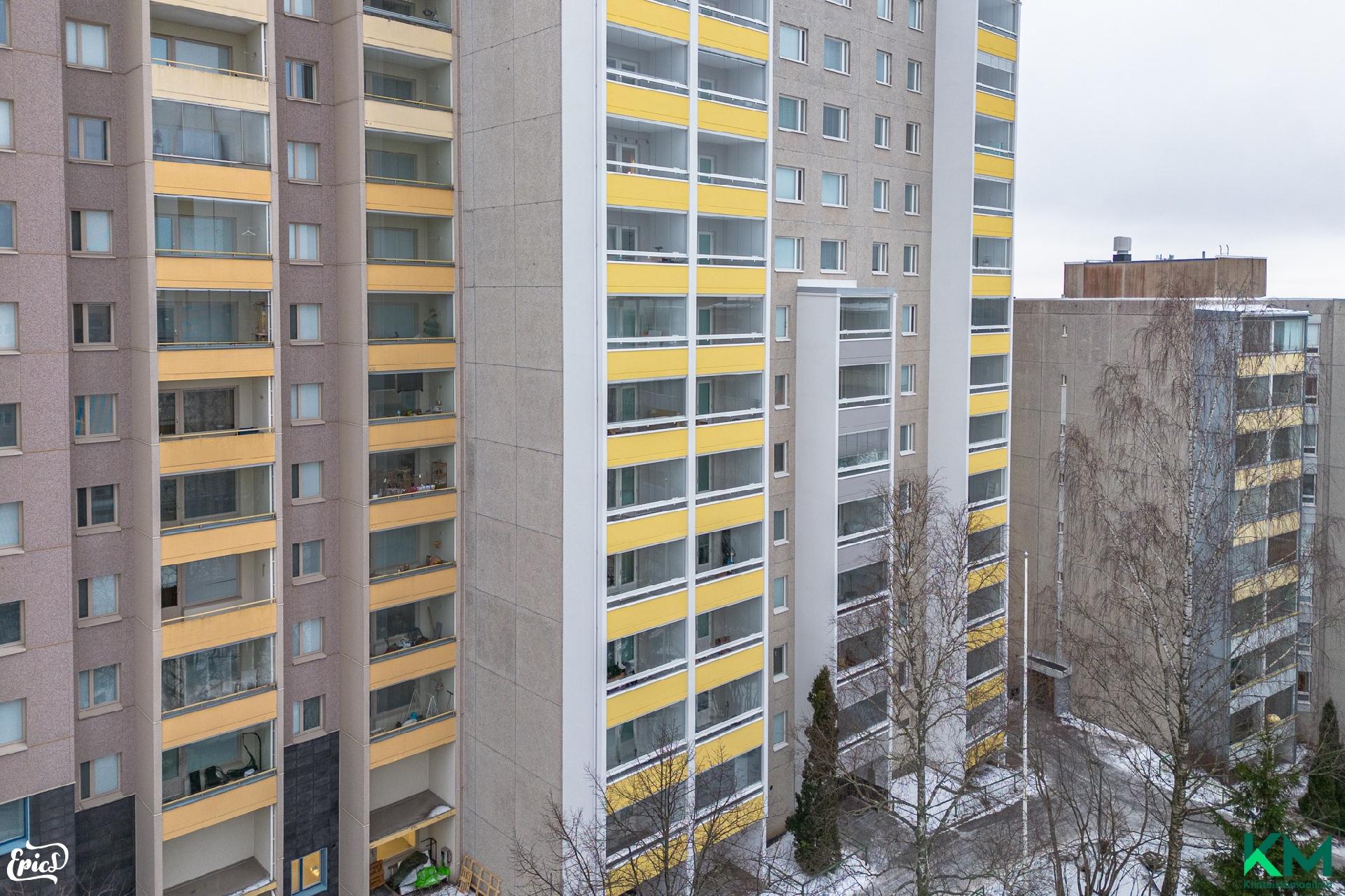 Julkisivu ja parvekkeet juuri remontoitu