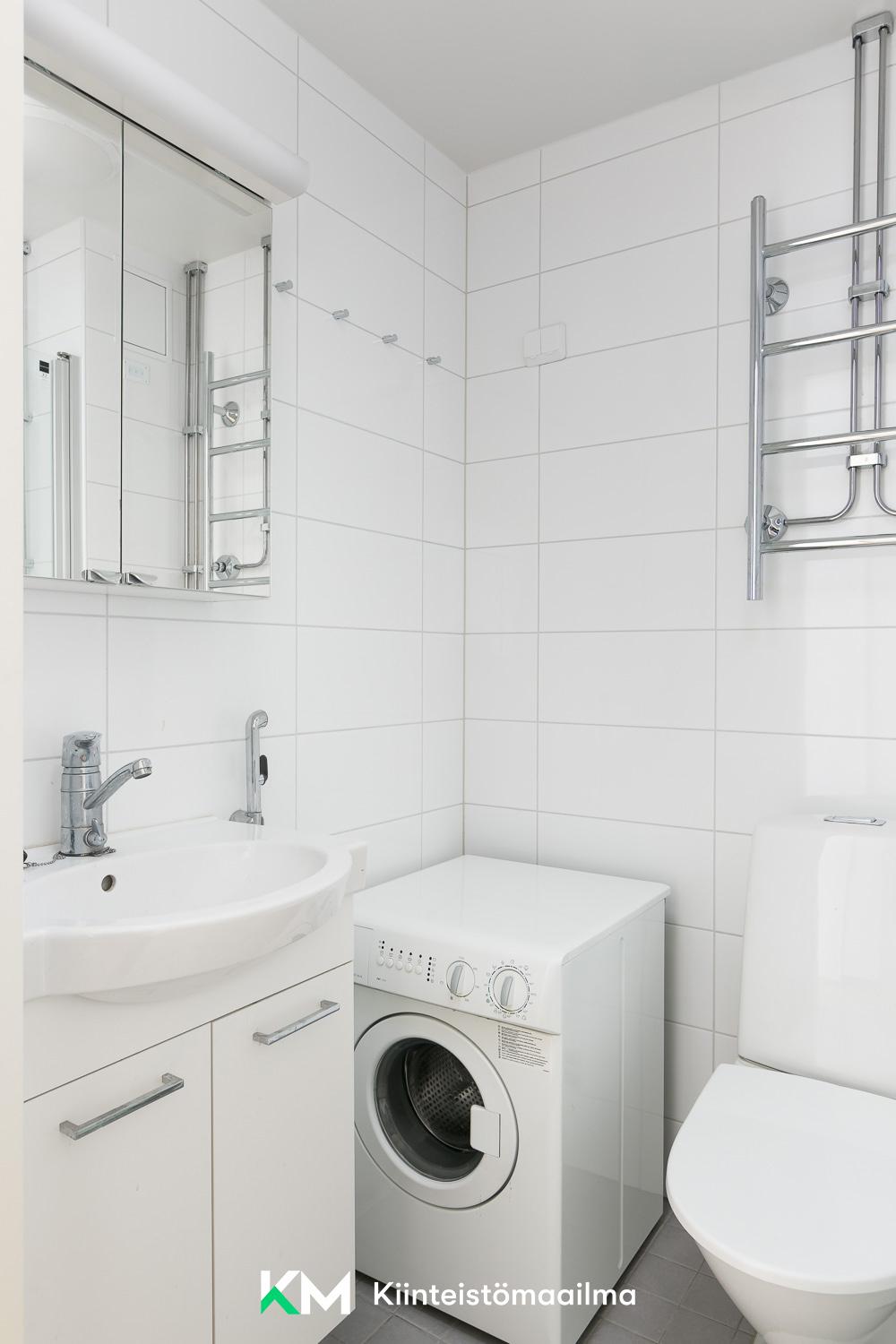 Pesukoneelle paikka kylpyhuoneessa