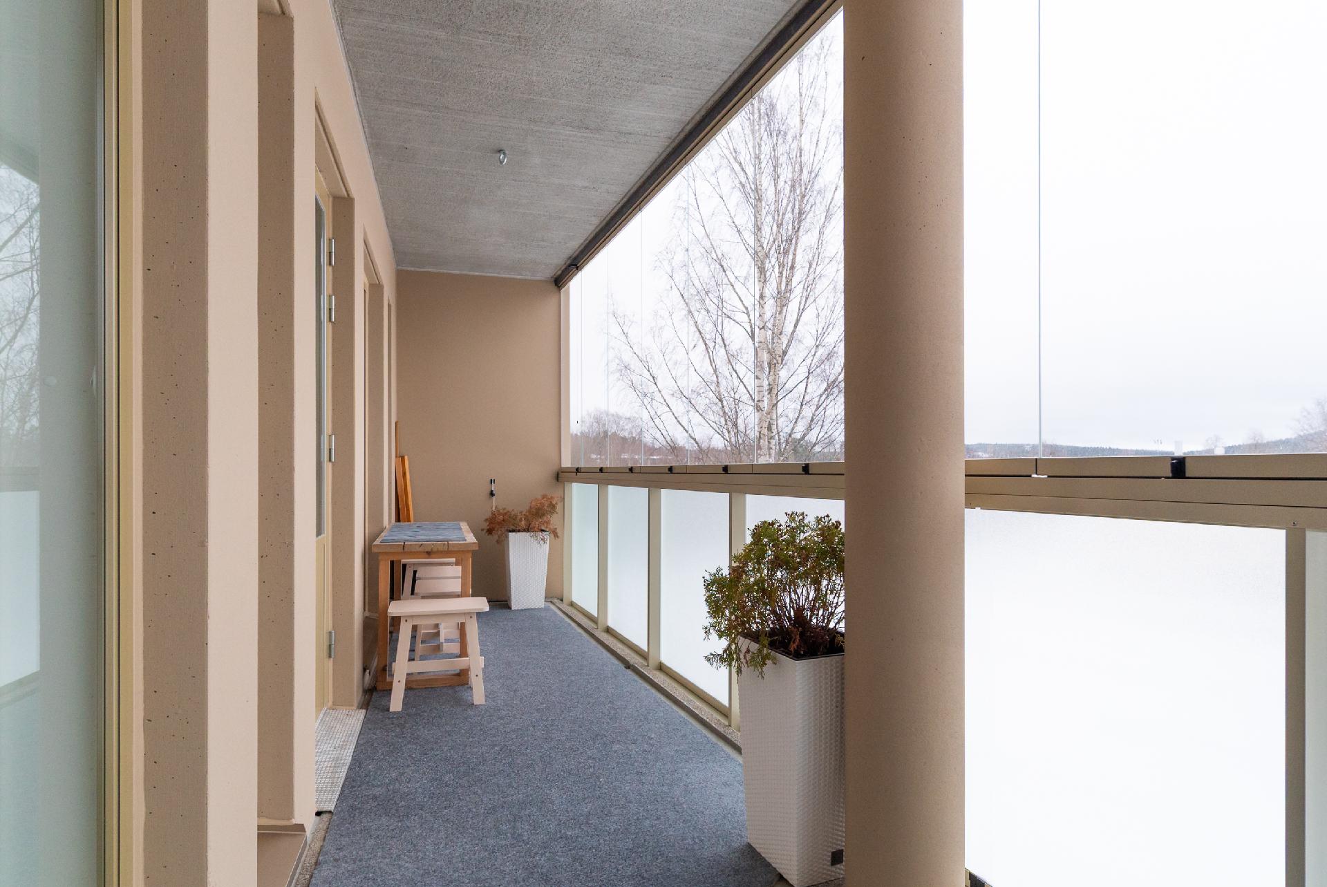 hyvin tilaa ulkokalusteille