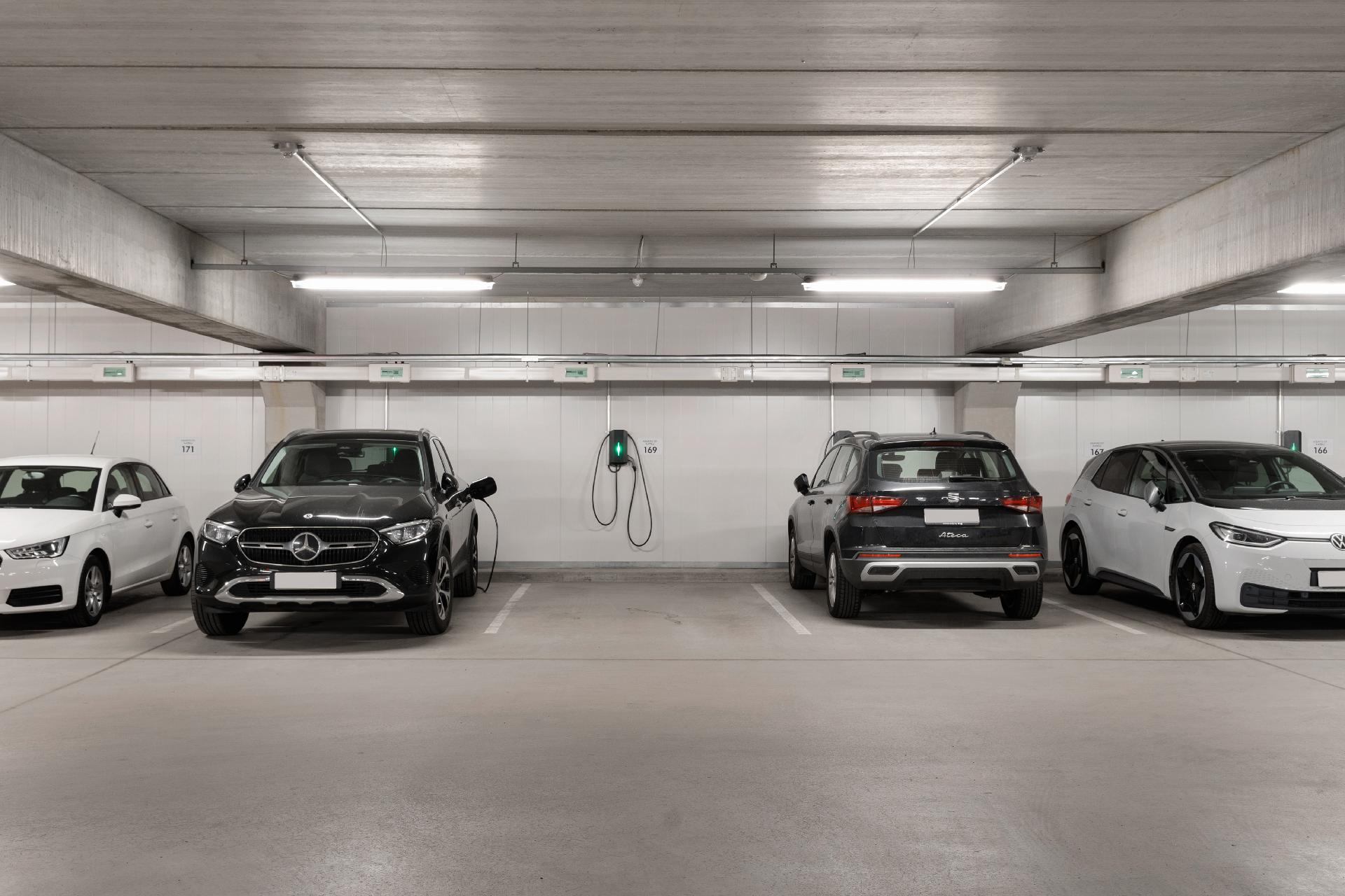 AH-paikalla latauslaitteisto