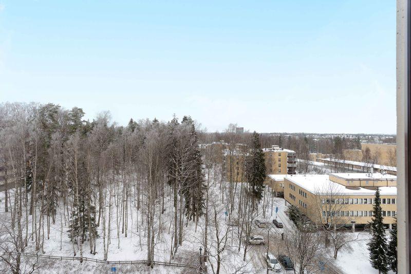 näkymä olohuoneesta pohjoiseen