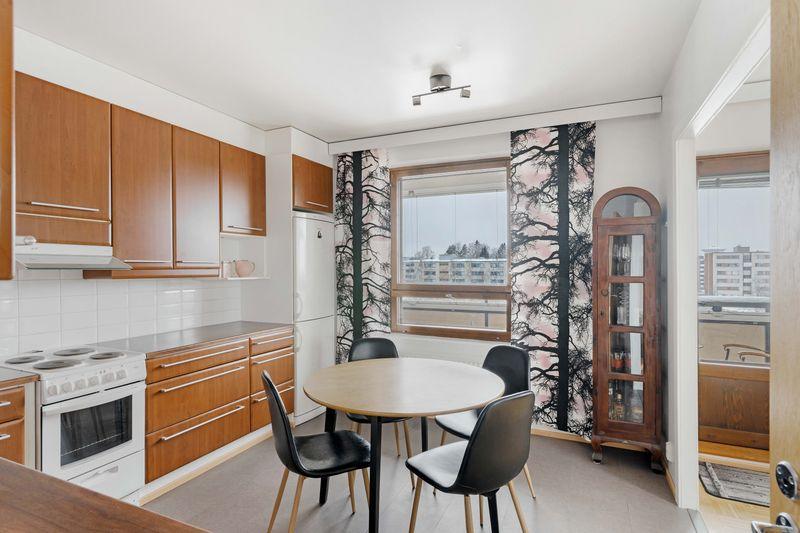 eteisestä keittiöön