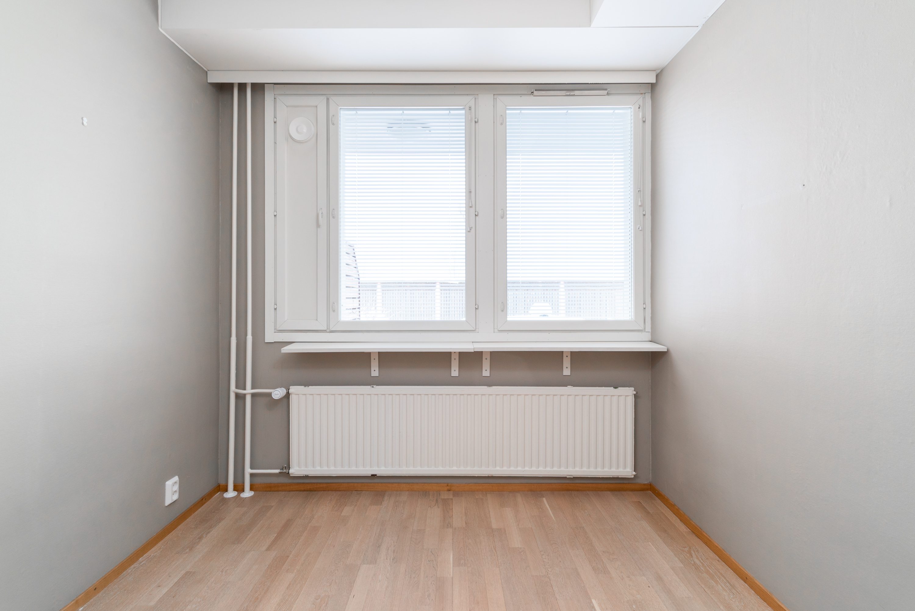 Alakerran toinen makuuhuone