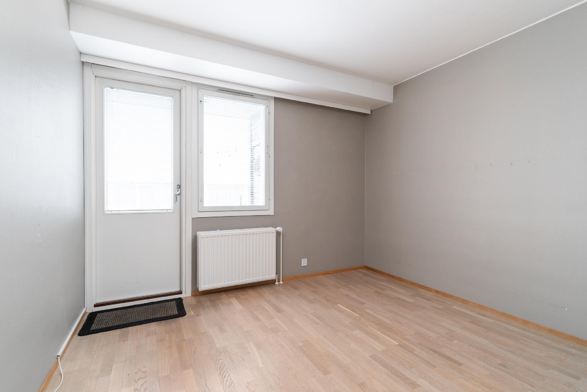 Alakerran makuuhuone