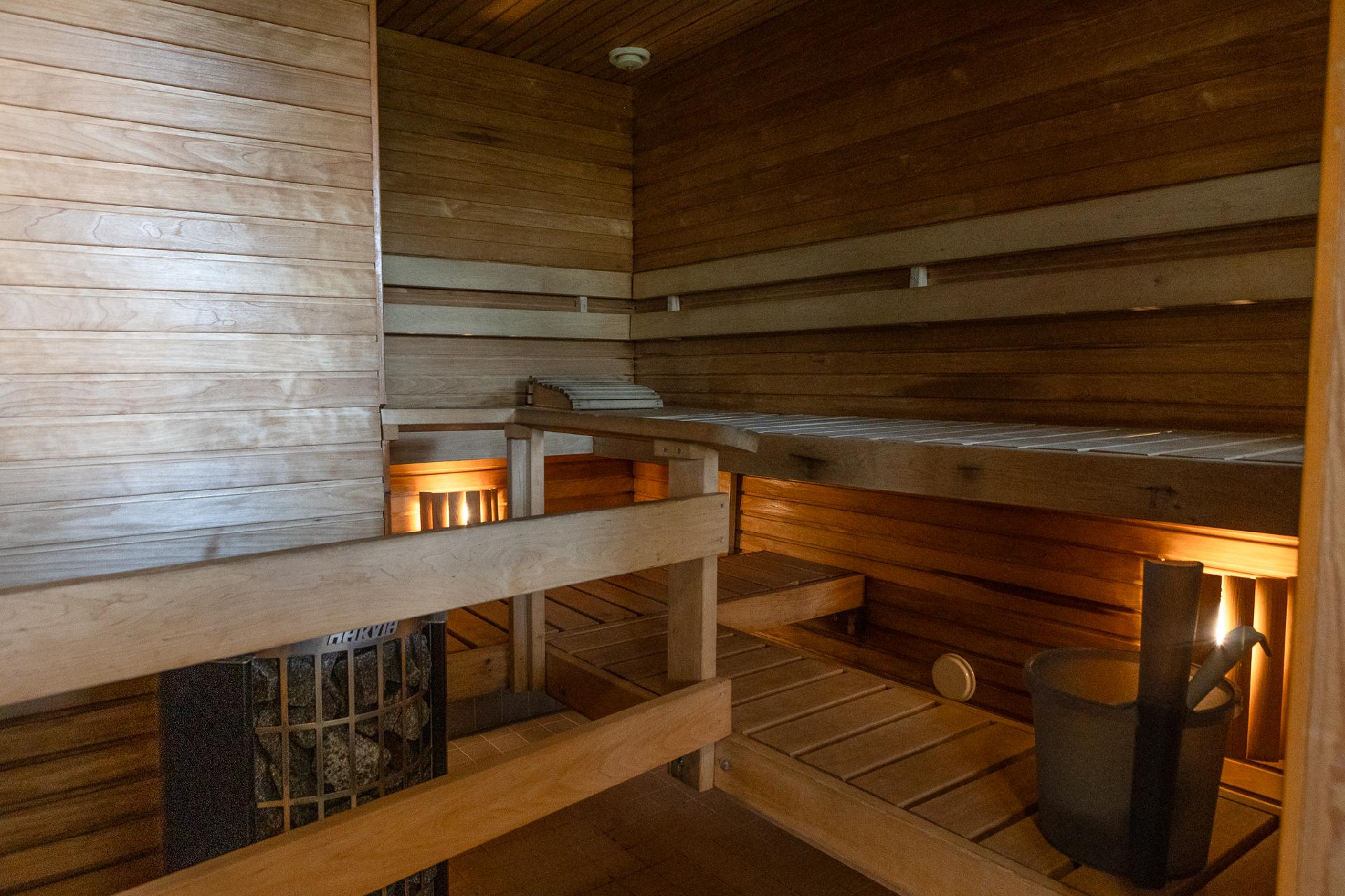 Kiisa A: Alakerran sauna.