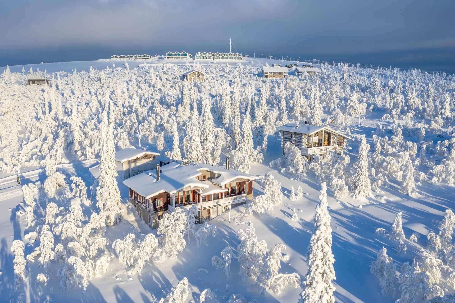 Kaunispään Kiisa, tunturihuvila Etelärinteen yläosassa.