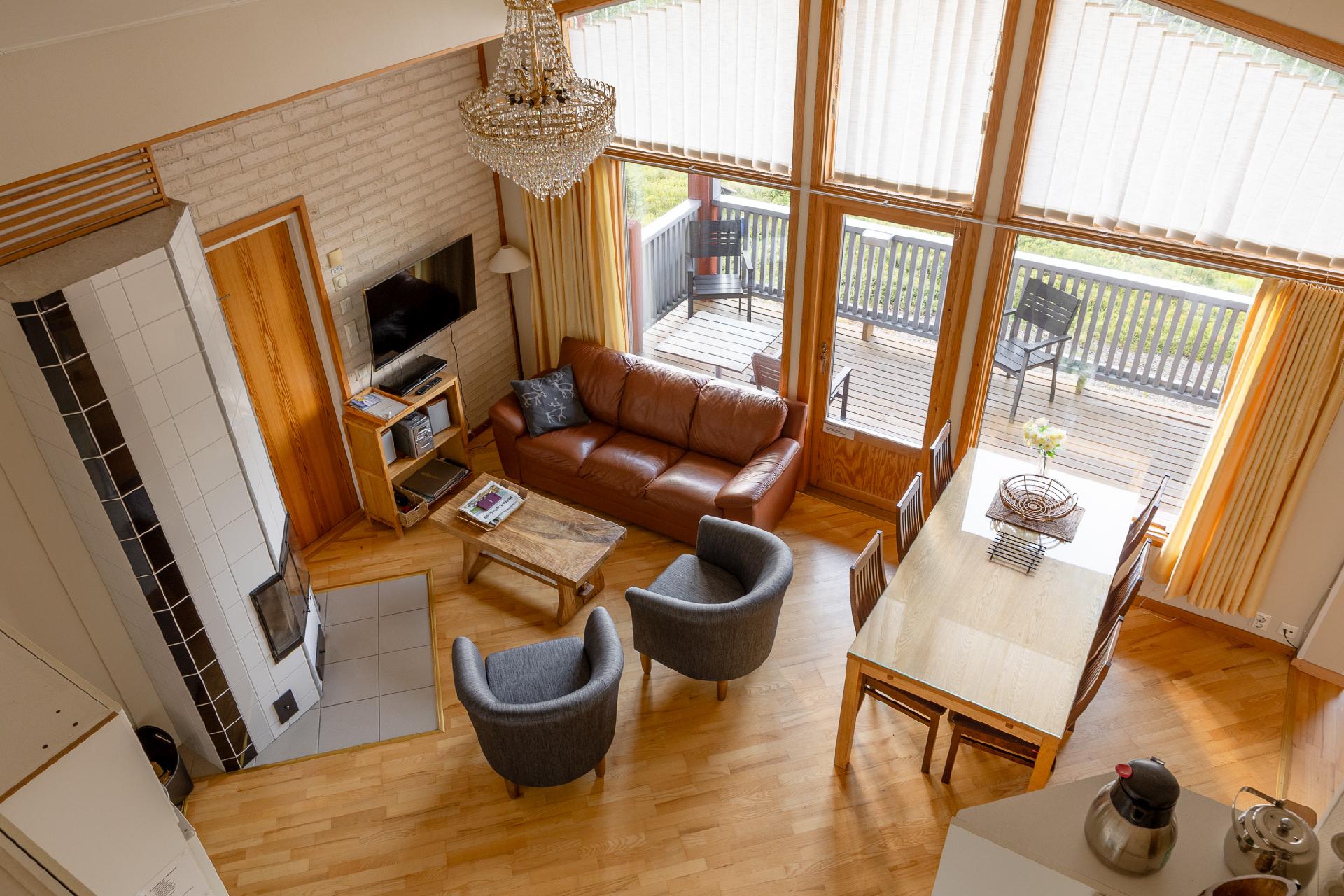 Kiisa B: Ruokailu- ja oleskelutila.