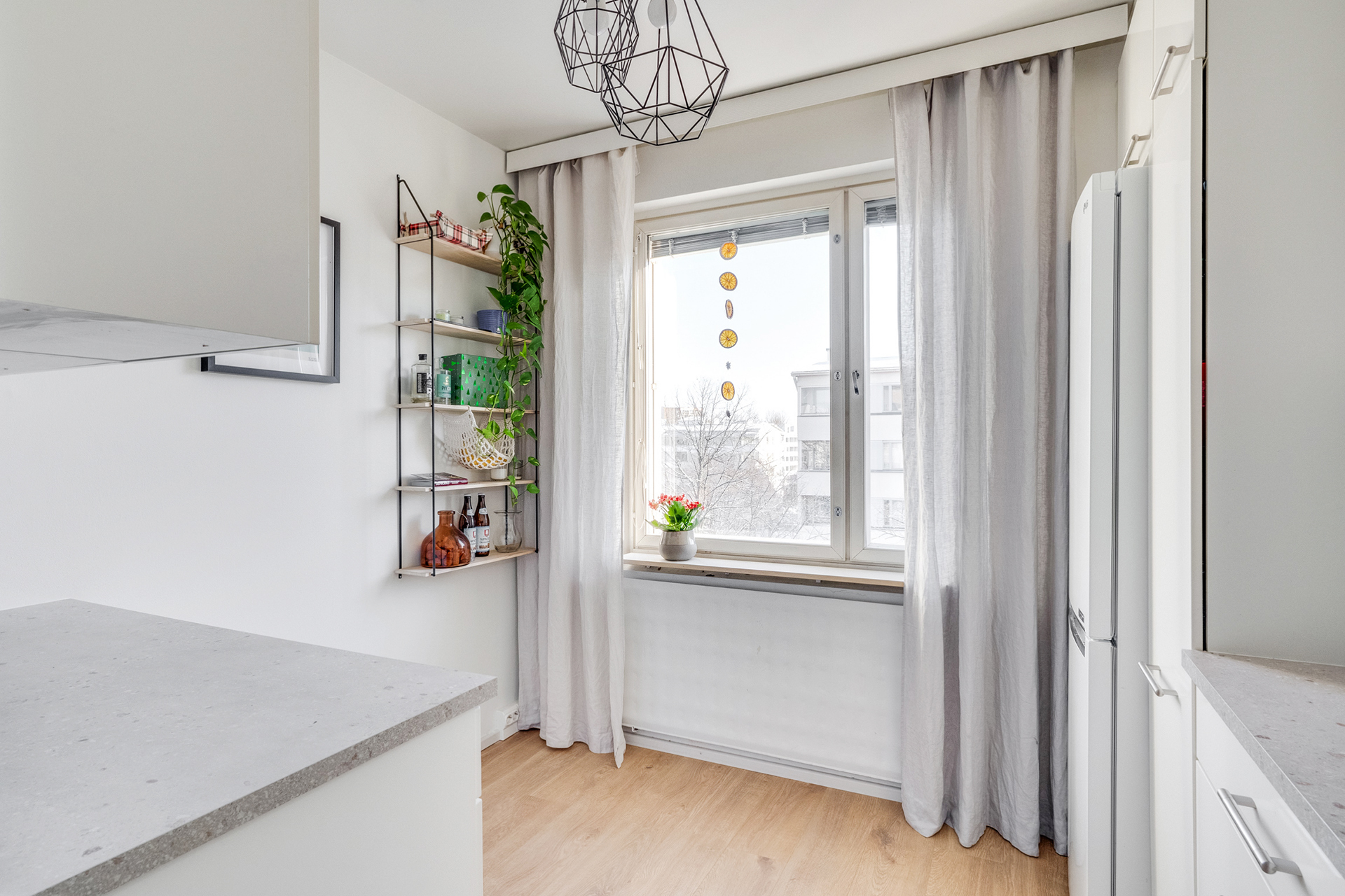 Hyvin tilaa myös ruokapöydälle