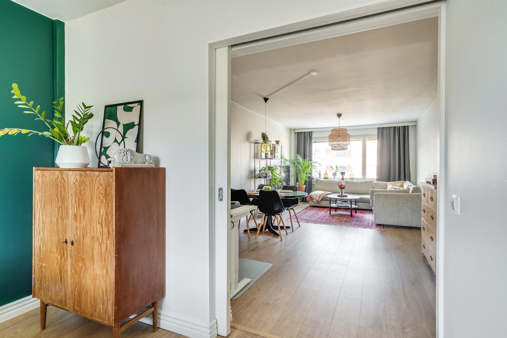 Seinän sisään menevä liukuovi säästää tilaa