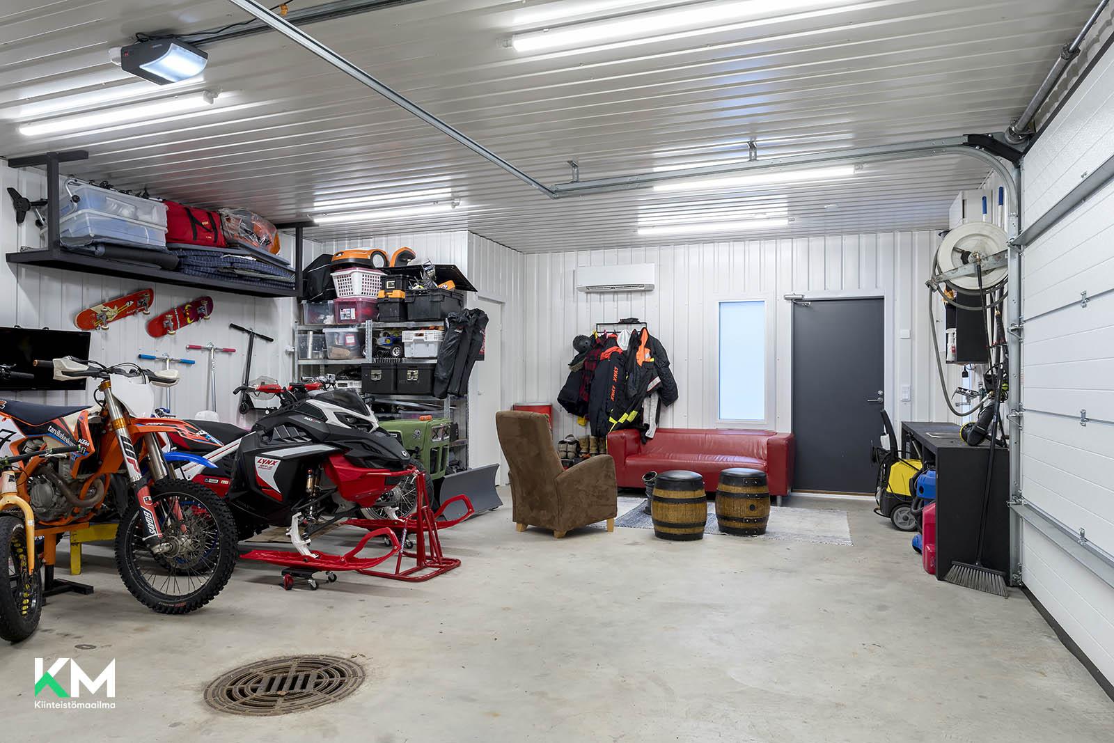 Elokuja 14, Tikkasenharju, Ii