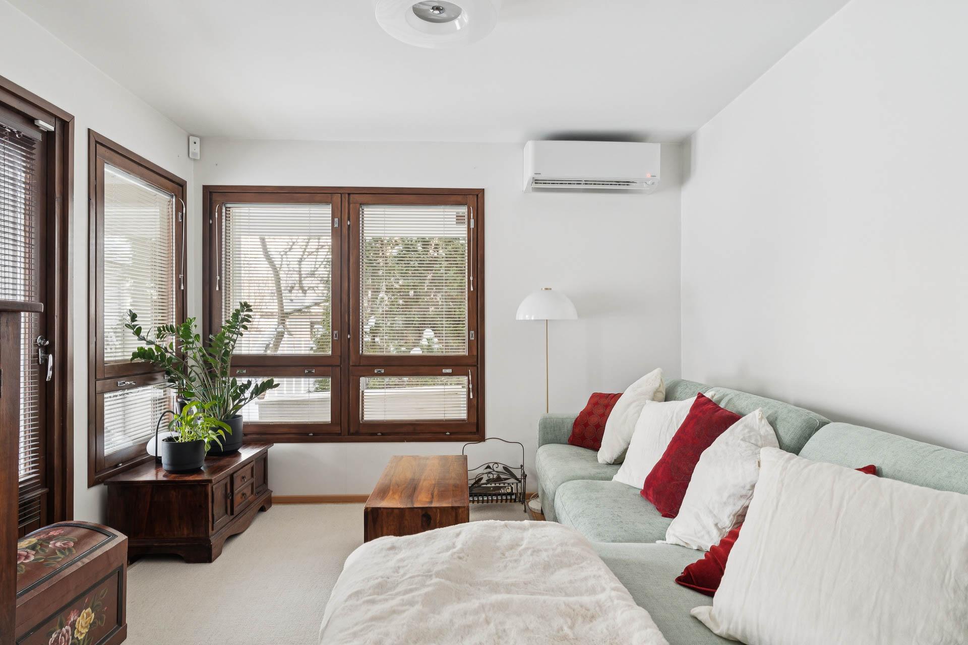 Mäenalus 20, Tapanila, Helsinki