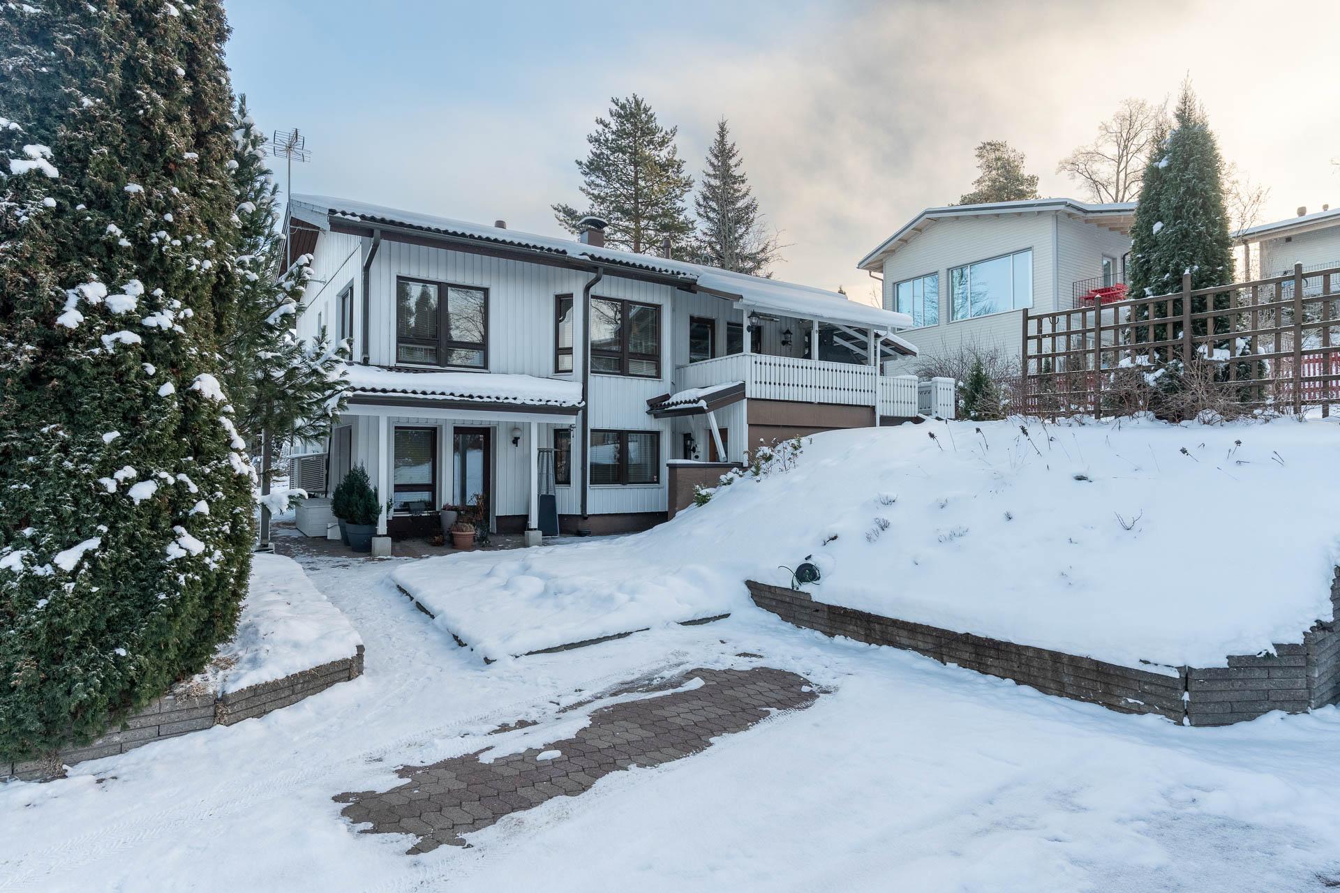 Mäenalus 20, Tapanila, Helsinki