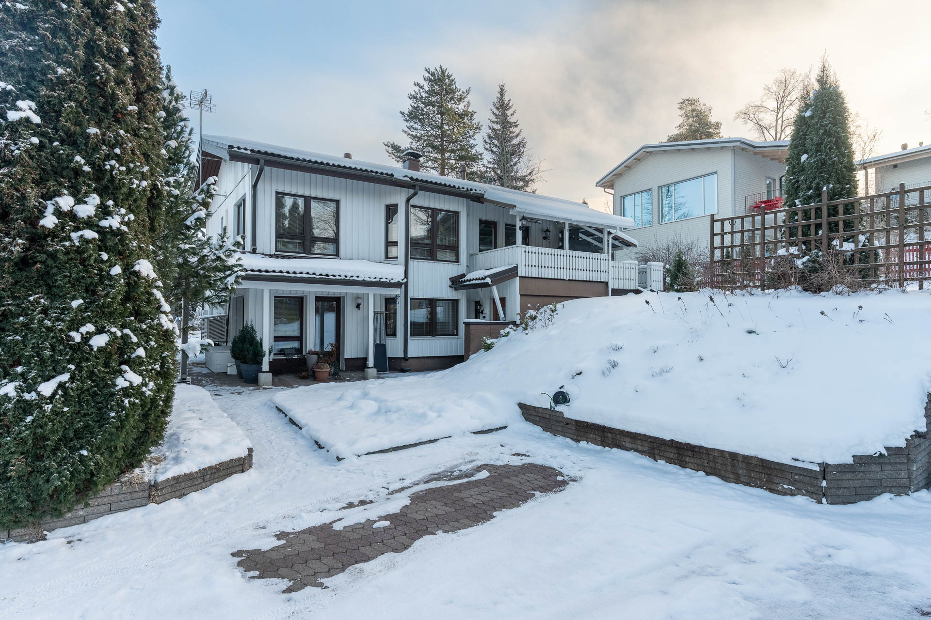 Mäenalus 20, Tapanila, Helsinki