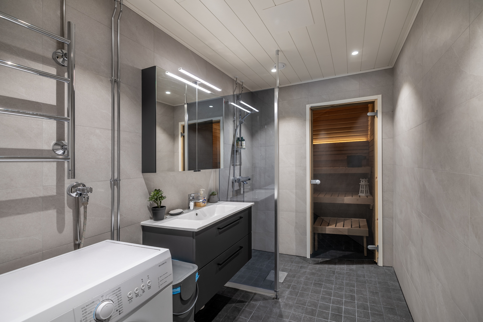 Kylpyhuone/sauna remontoitu syksyllä 2025.