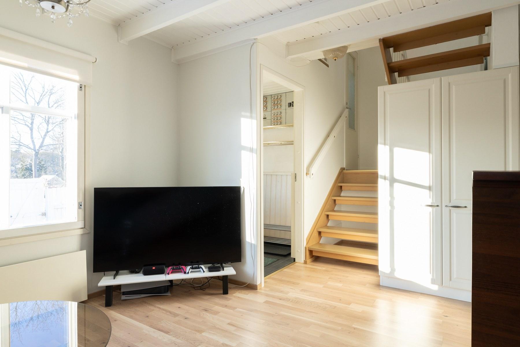 Portaat alakerrasta yläkertaan