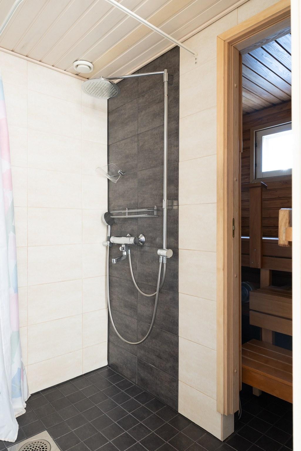 Kylpy-, pesuhuoneen suihku