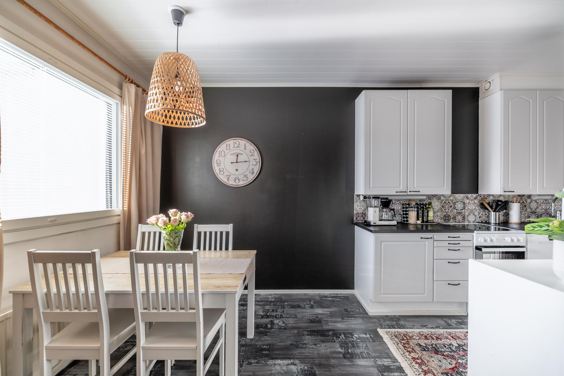 keittiö ja ruokailutila