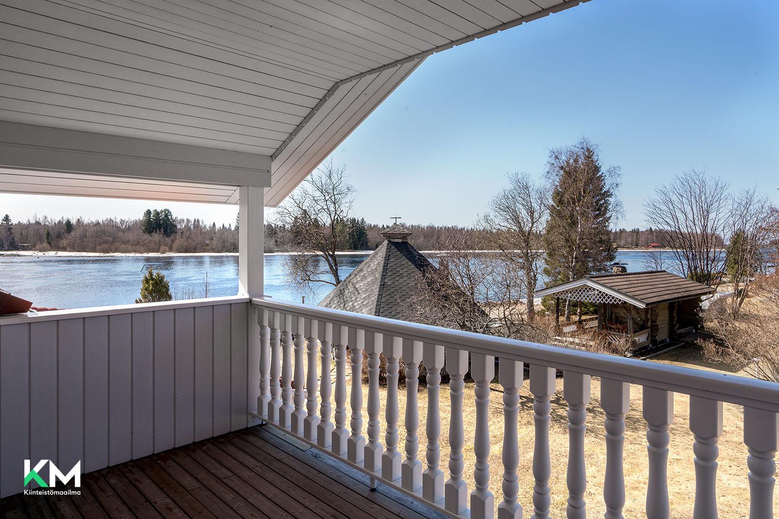 Upeat maisemat kauttaaltaan