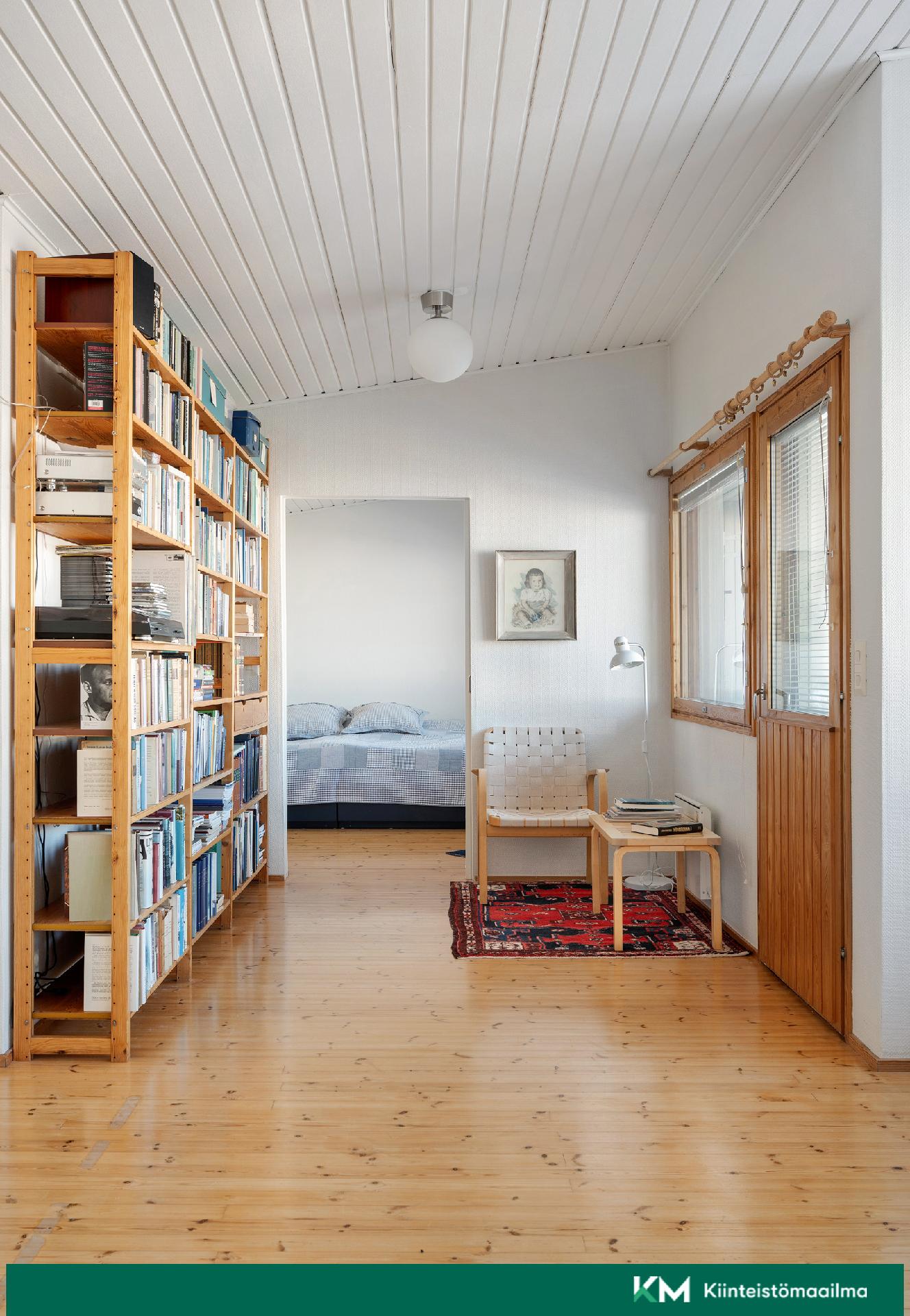 yläkerrassa neljäs makuuhuone/kph