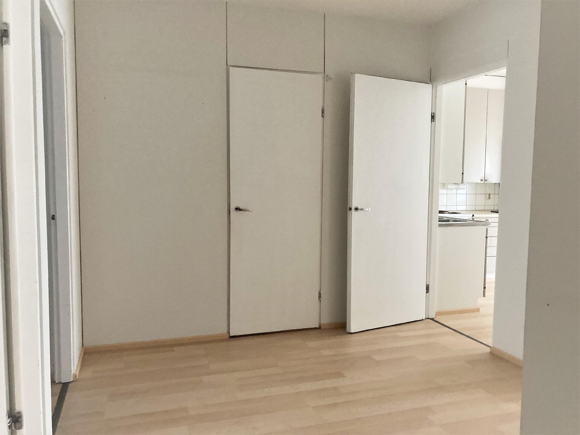 Eteisestä käynti keittiöön.