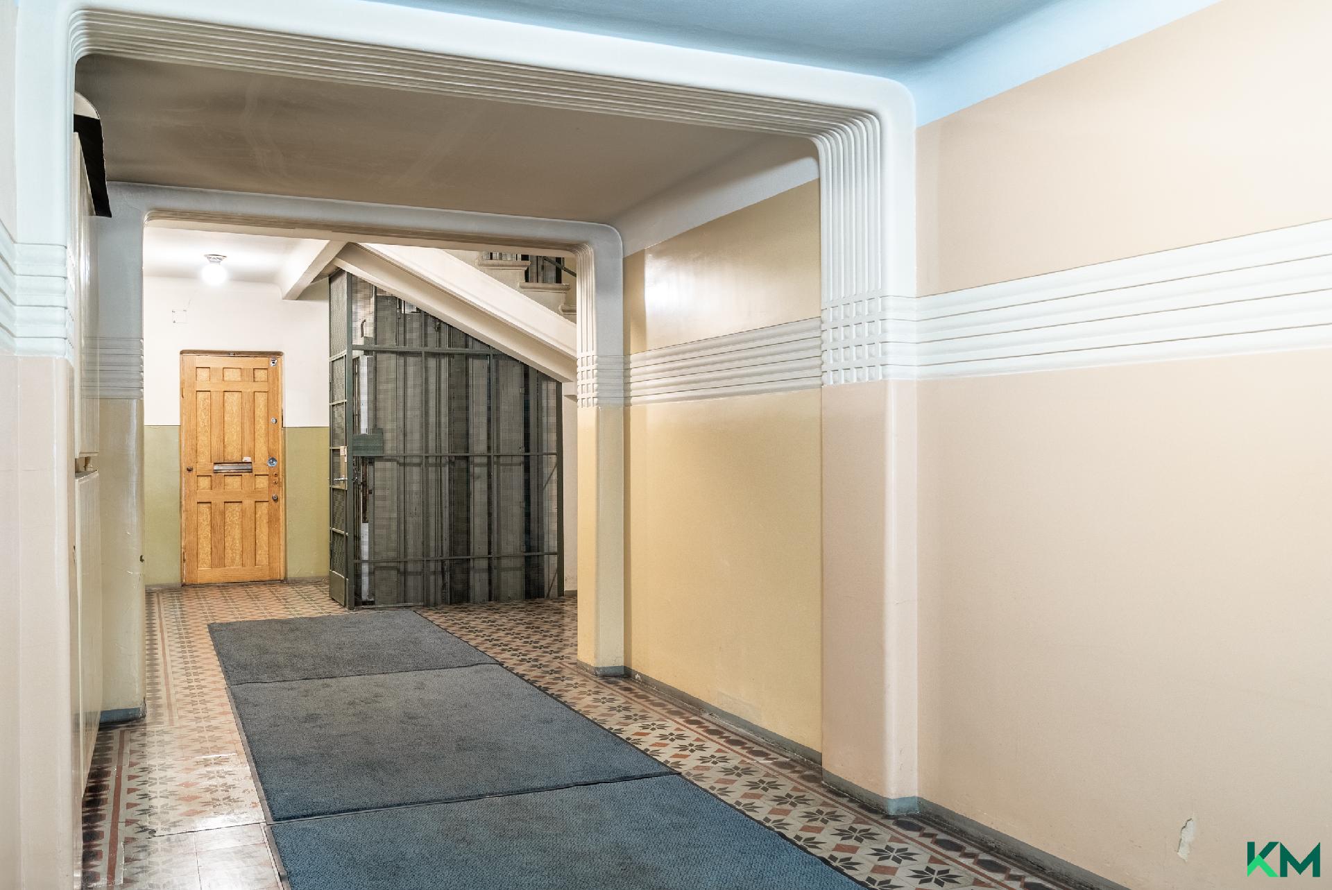 Esteetön kulku hissille