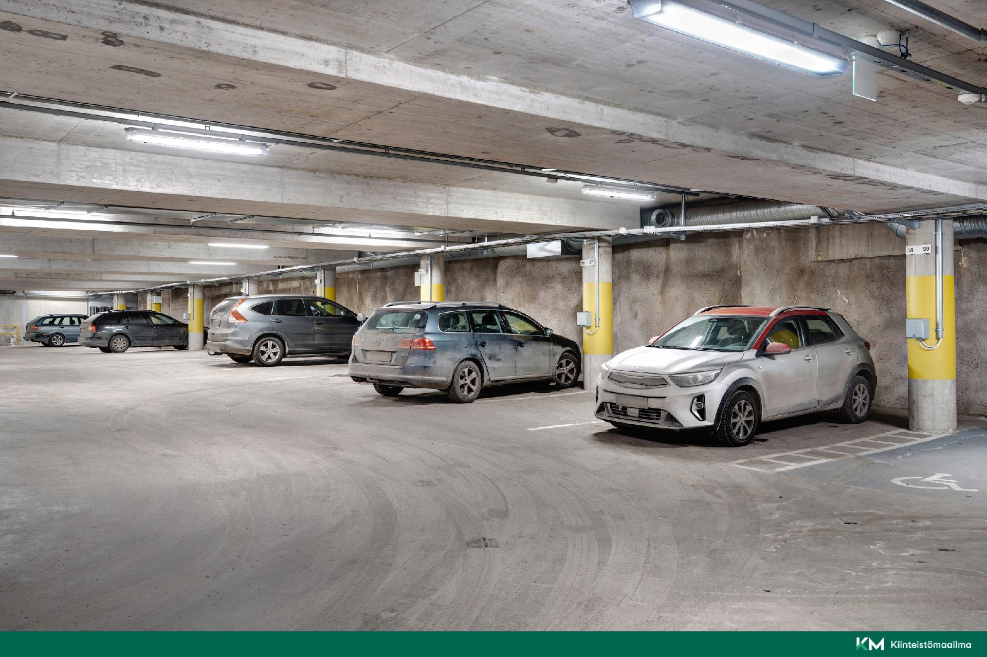 Autopaikka taloyhtiön autohallissa