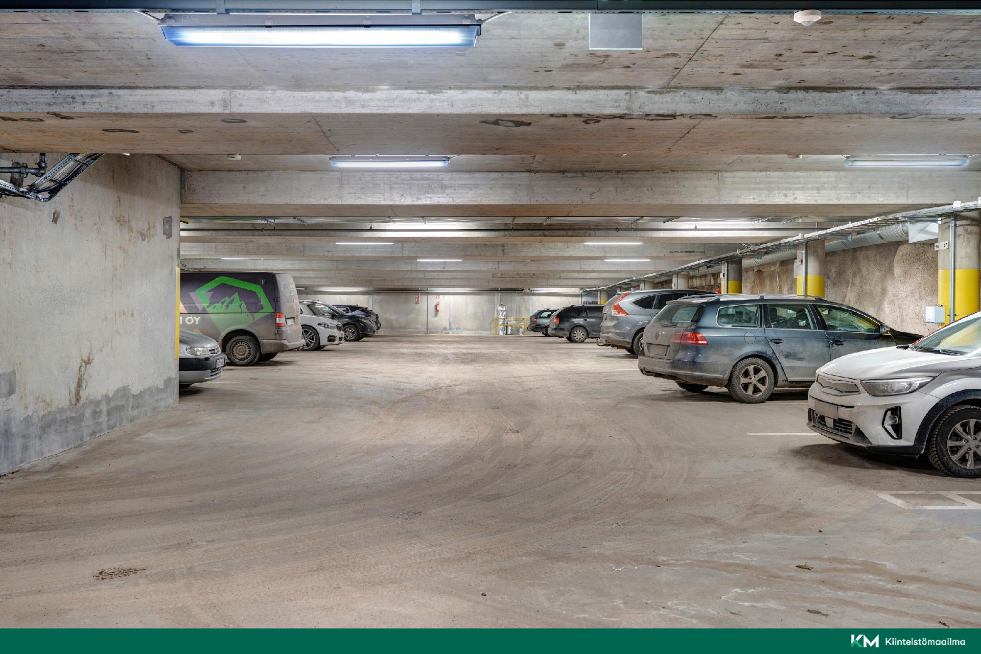 Yleiskuva autohallista