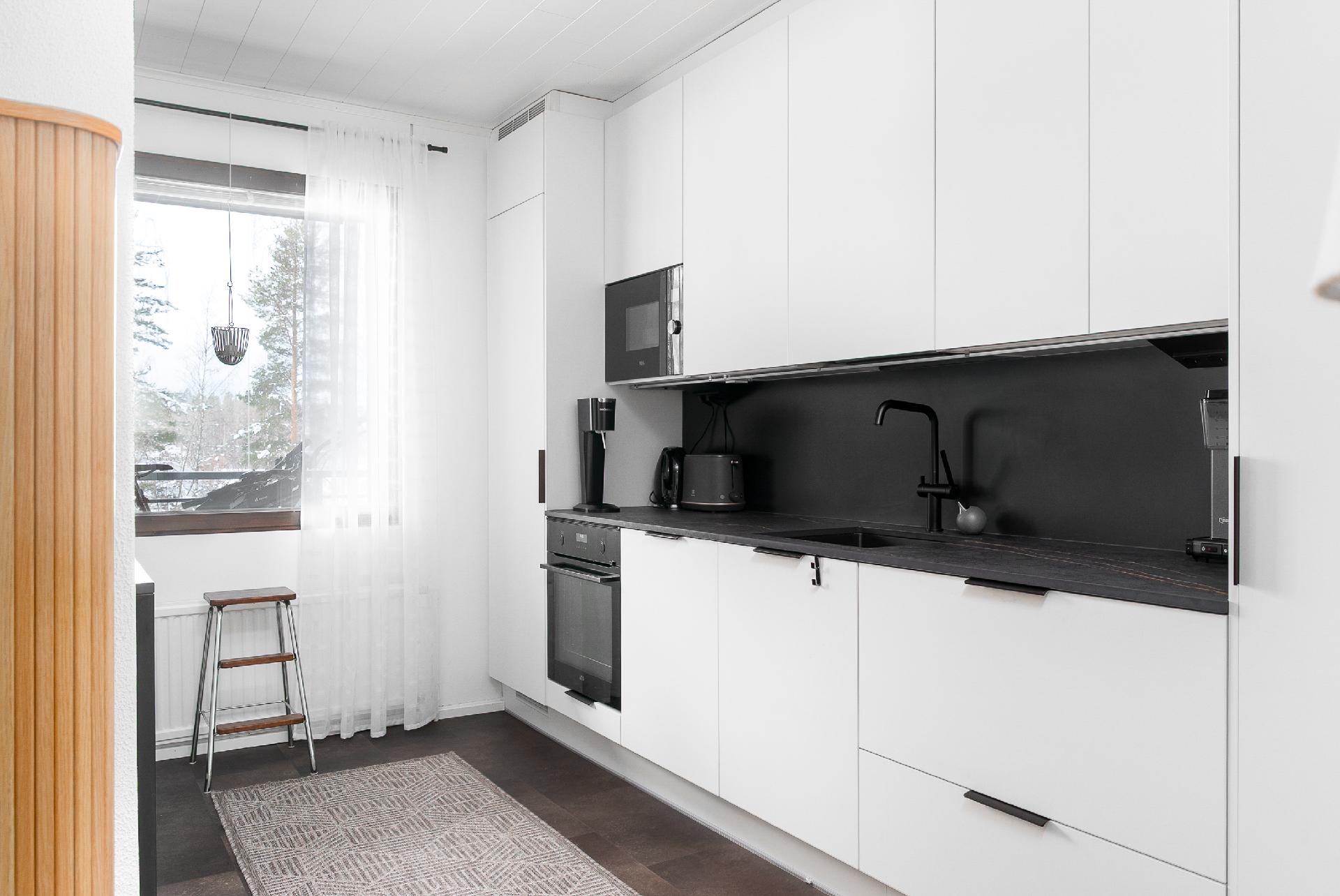 Puustellin remontoima keittiö 2023