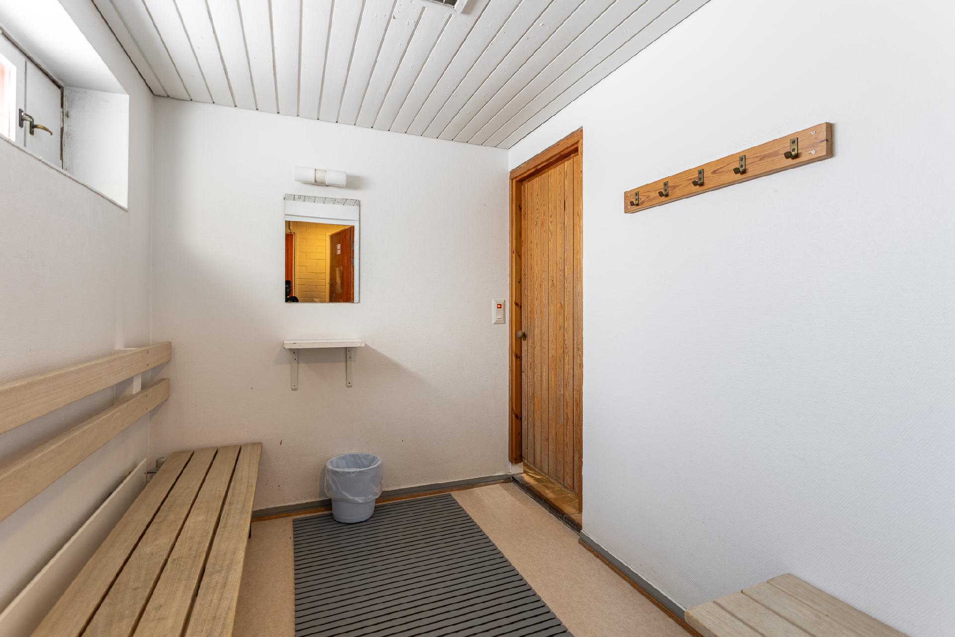 Taloyhtiön pukuhuone