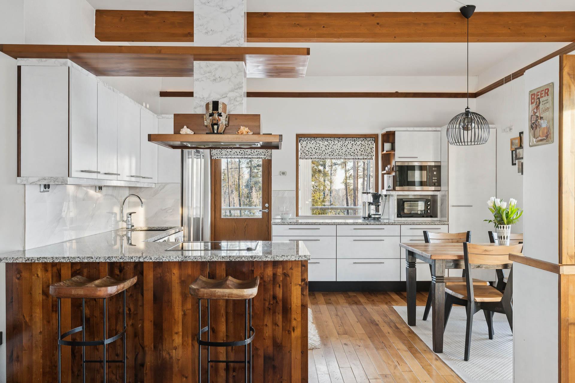 Keittiötila käynti terassille