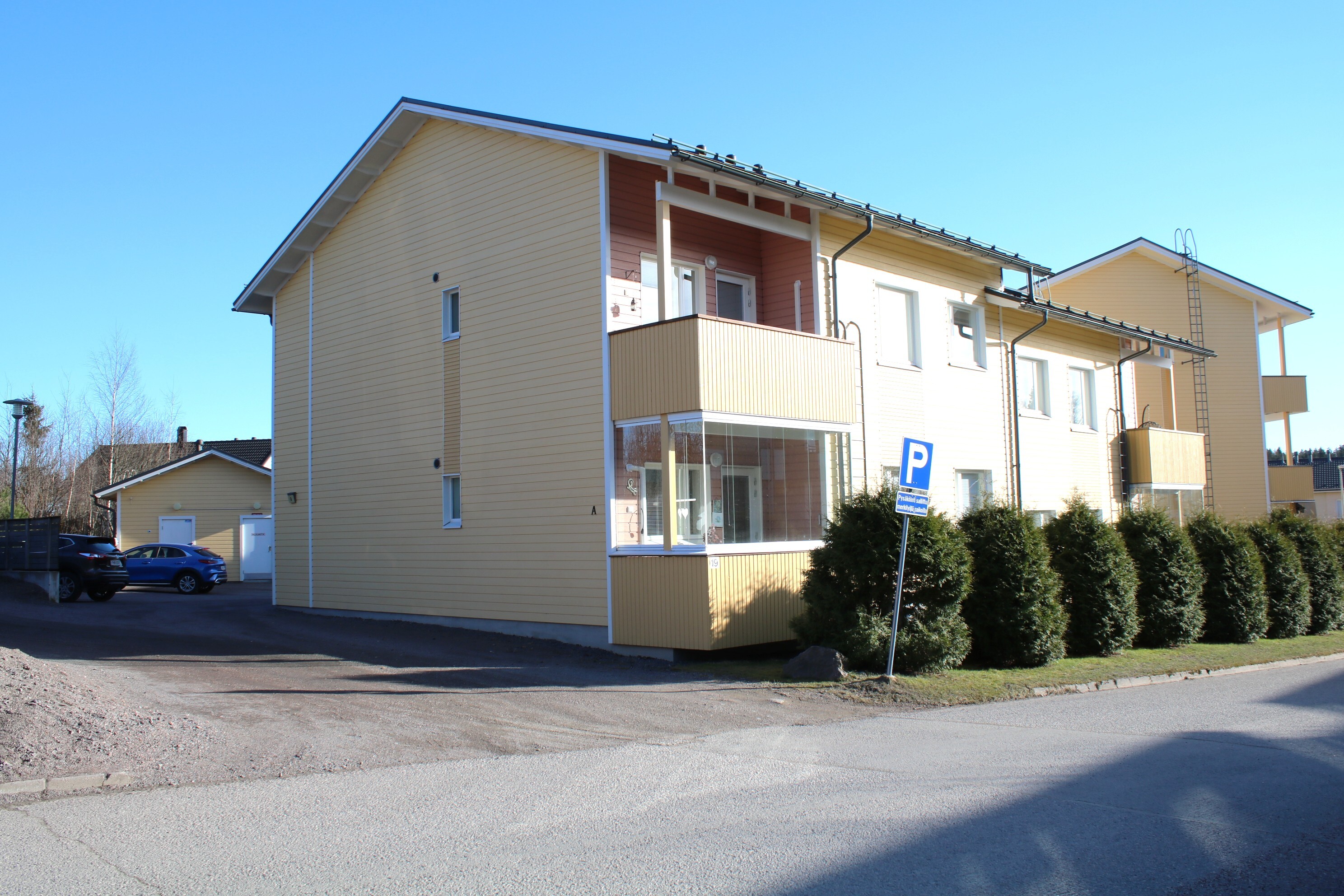 Talo A tieltä